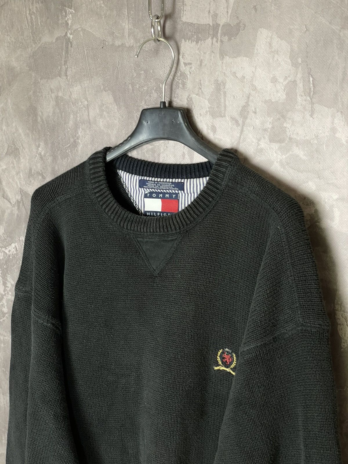 Tommy Hilfiger × Vintage Tommy Hilfiger Knit Sweater Big Logo Drill Y2K Style Size US L / EU 52-54 / 3 - 5 Thumbnail