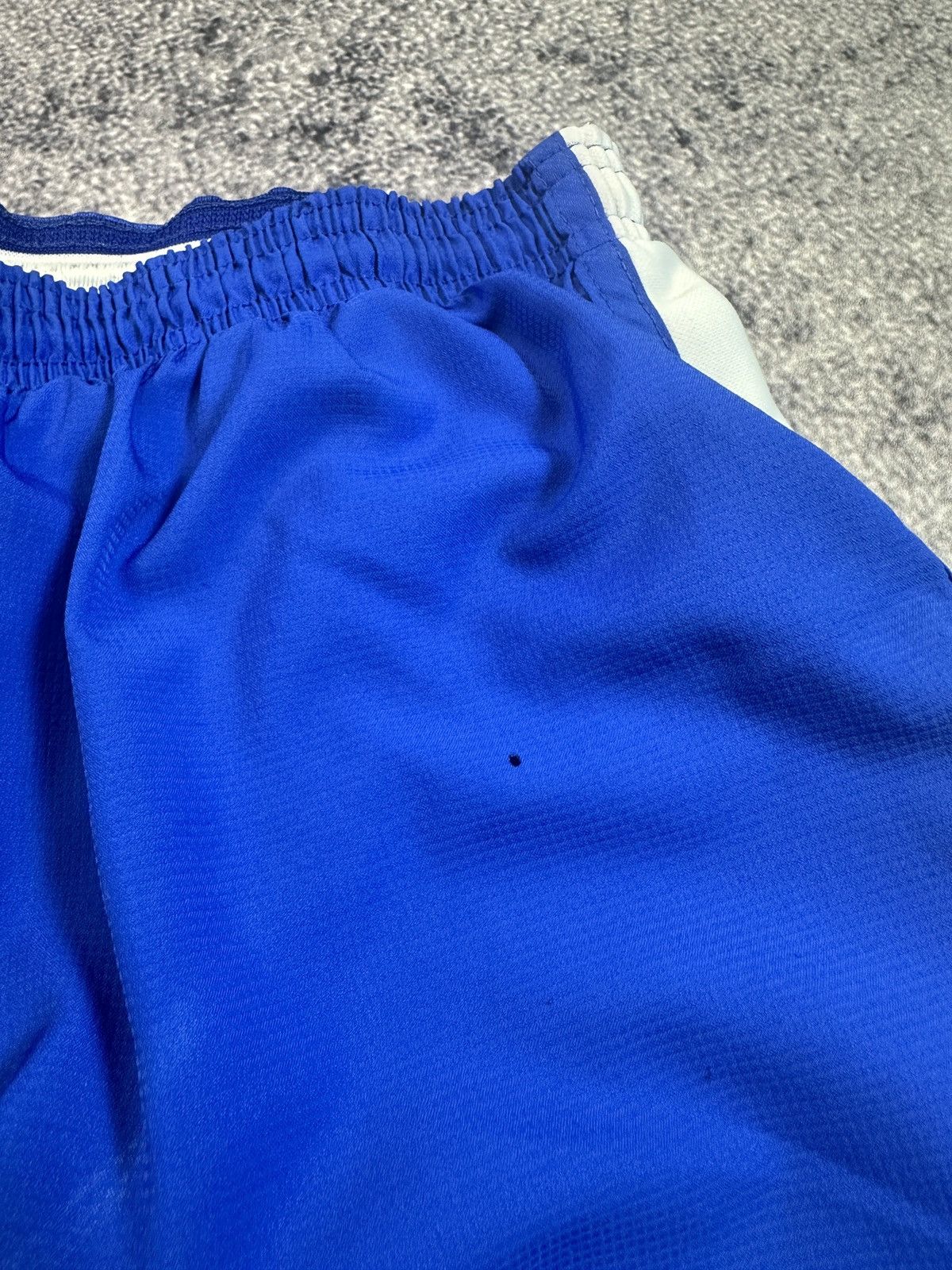 Umbro × Vintage Vintage Umbro Chelsea Soccer Shorts Streetwear L Rare Casual Size US 33 - 4 Thumbnail
