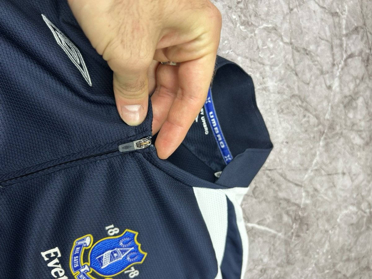 Umbro Umbro Everton Vintage jersey Y2k Size L Size US L / EU 52-54 / 3 - 5 Thumbnail