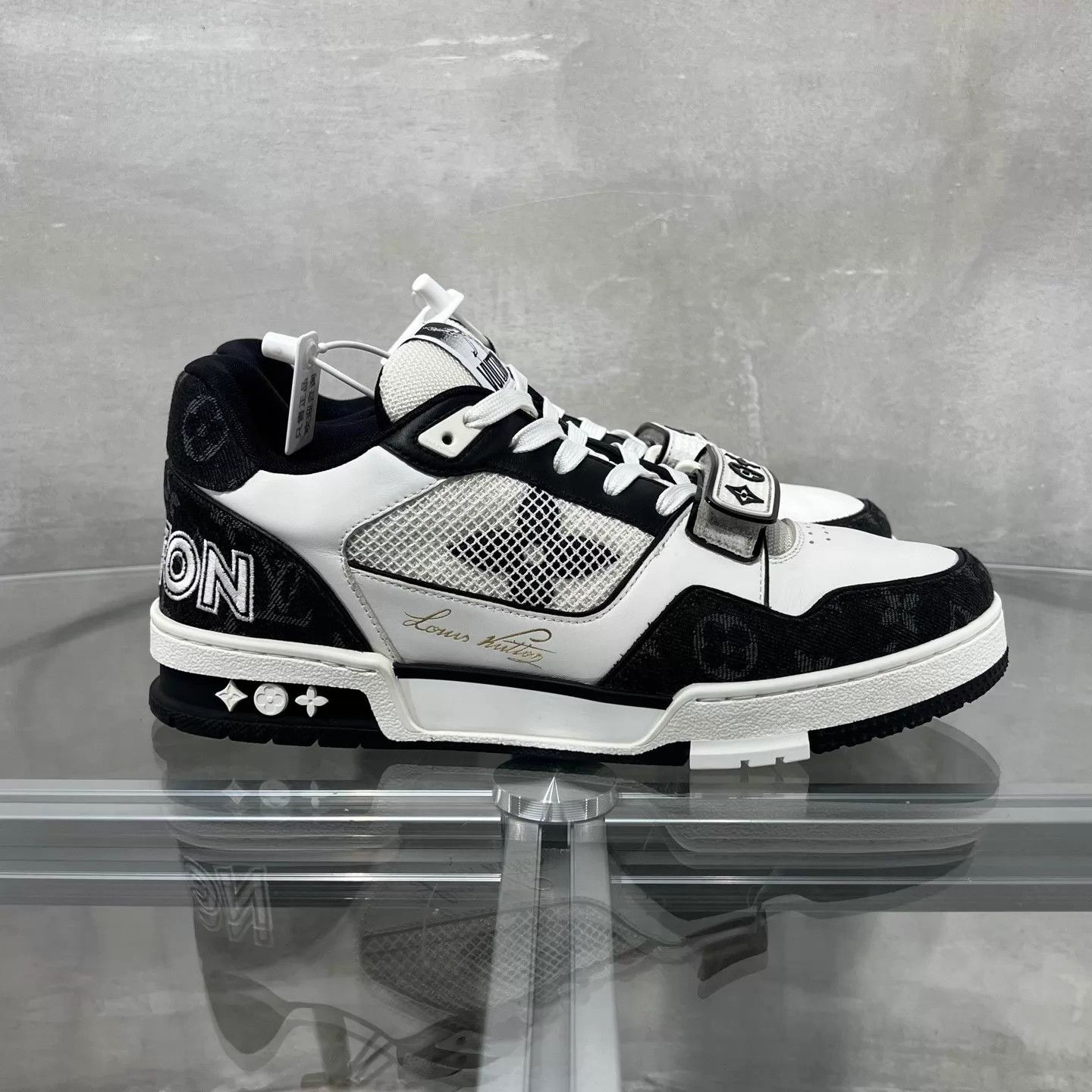 Louis Vuitton LV Trainer Black White Velcro UK7.5/41.5 Size US 8.5 / EU 41-42 - 4 Thumbnail