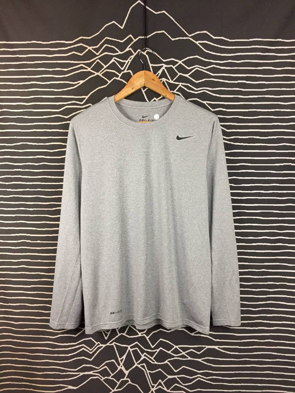 Nike Nike Dri-FIT Swoosh Logo Long Sleeve Activewear Tee Size M Size US M / EU 48-50 / 2 - 2 Thumbnail