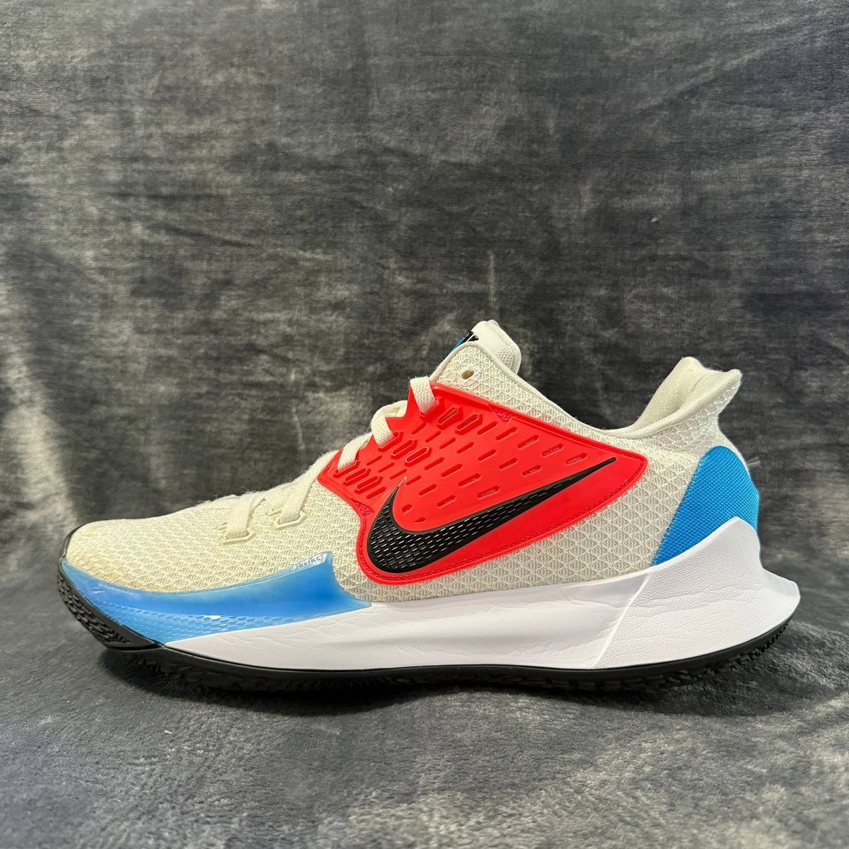Nike kyrie low 2 very good condition us13 Size US 13 / EU 46 - 1 Thumbnail