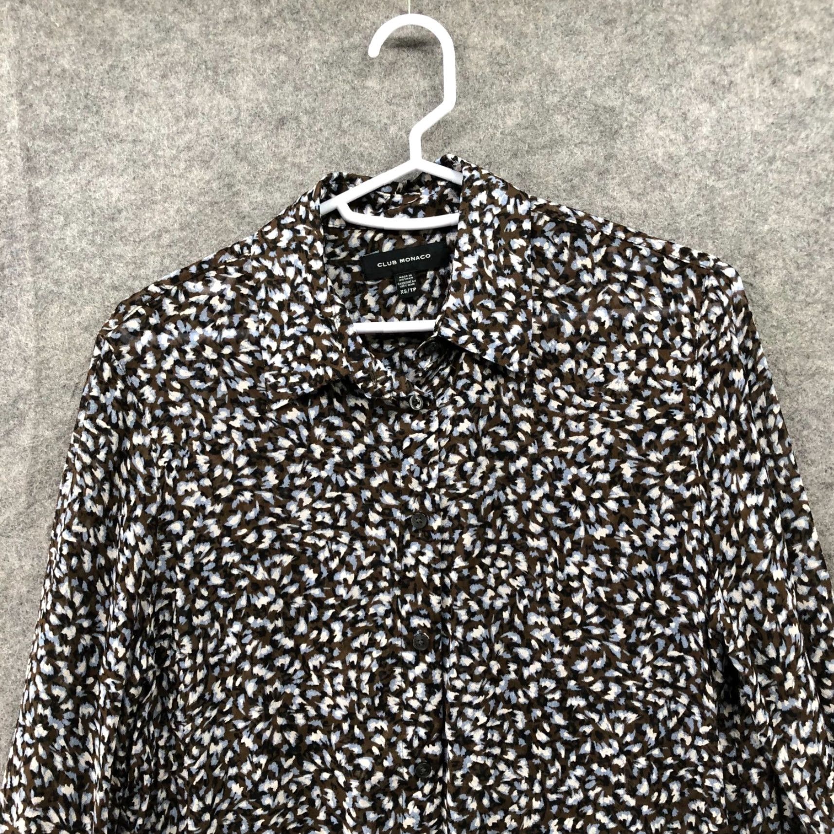 Club Monaco Club Monaco Blouse Long Sleeve Womens XS Button Down Silky Floral Brown Viscose Dressy Casual Workwear Size XS / US 0-2 / IT 36-38 - 3 Thumbnail