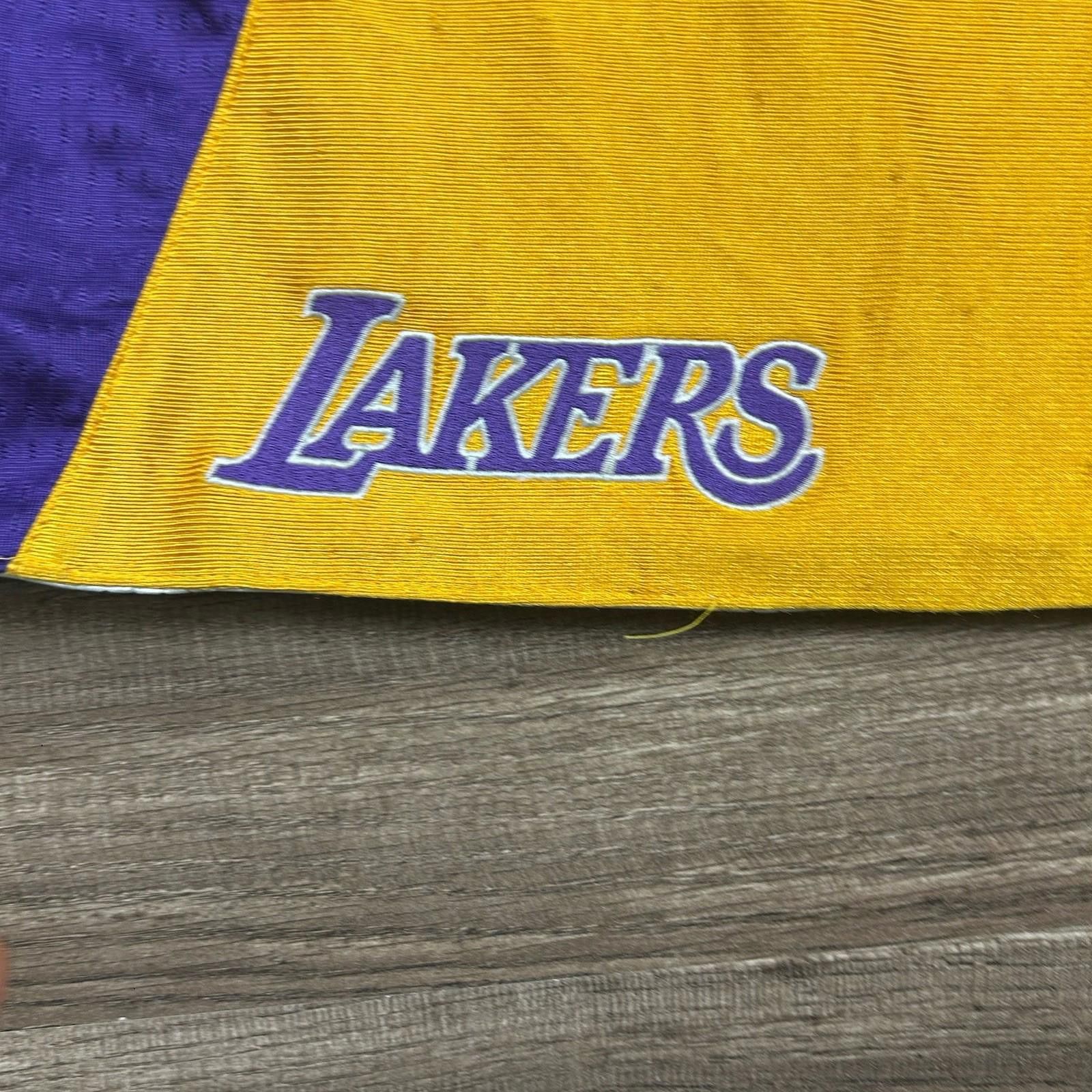 Nike VTG Nike Team Issue LA Lakers Reversible Shorts Kobe Sz 2XL Size US 40 / EU 56 - 6 Thumbnail