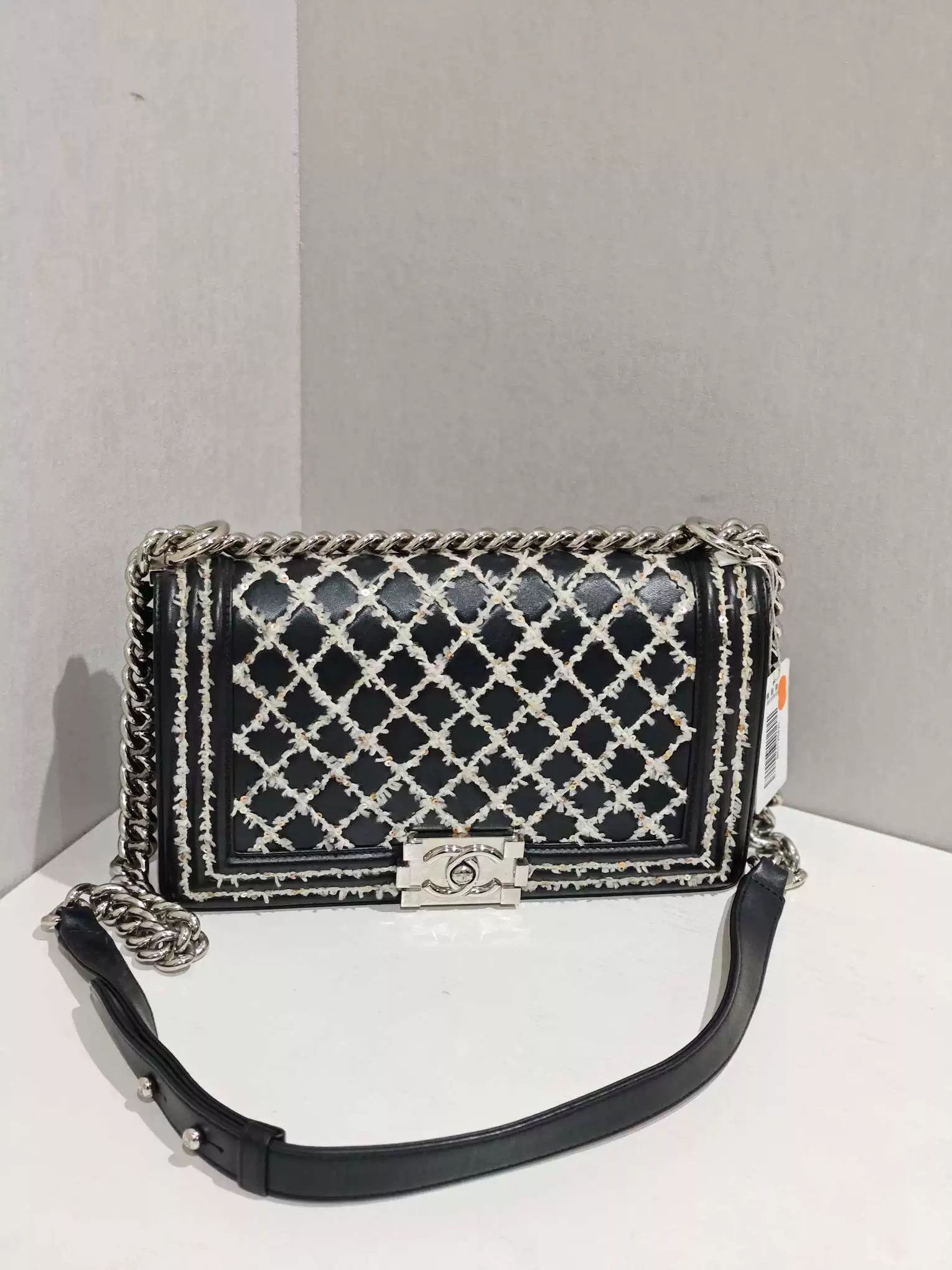 Chanel Pre-loved Bag Very good condition Size ONE SIZE - 1 Thumbnail