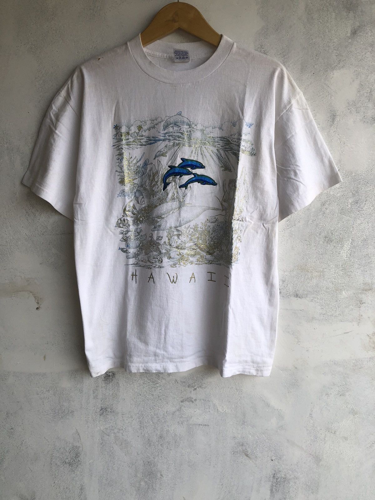 Japanese Brand 🔥RARE🔥Vintage 90s Hawaii Dolpin Big Logo Tshirt Size US L / EU 52-54 / 3 - 1 Thumbnail