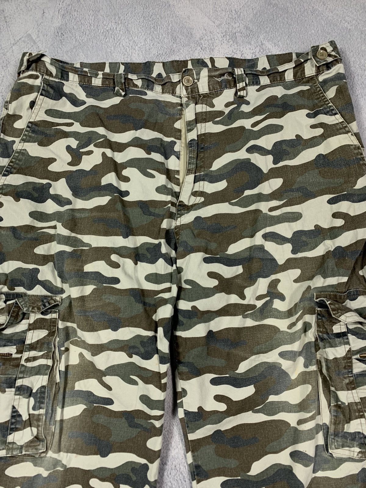 Japanese Brand × Vintage Vintage Japanese faded cargo camo military trouser size 36 Size US 36 / EU 52 - 2 Thumbnail
