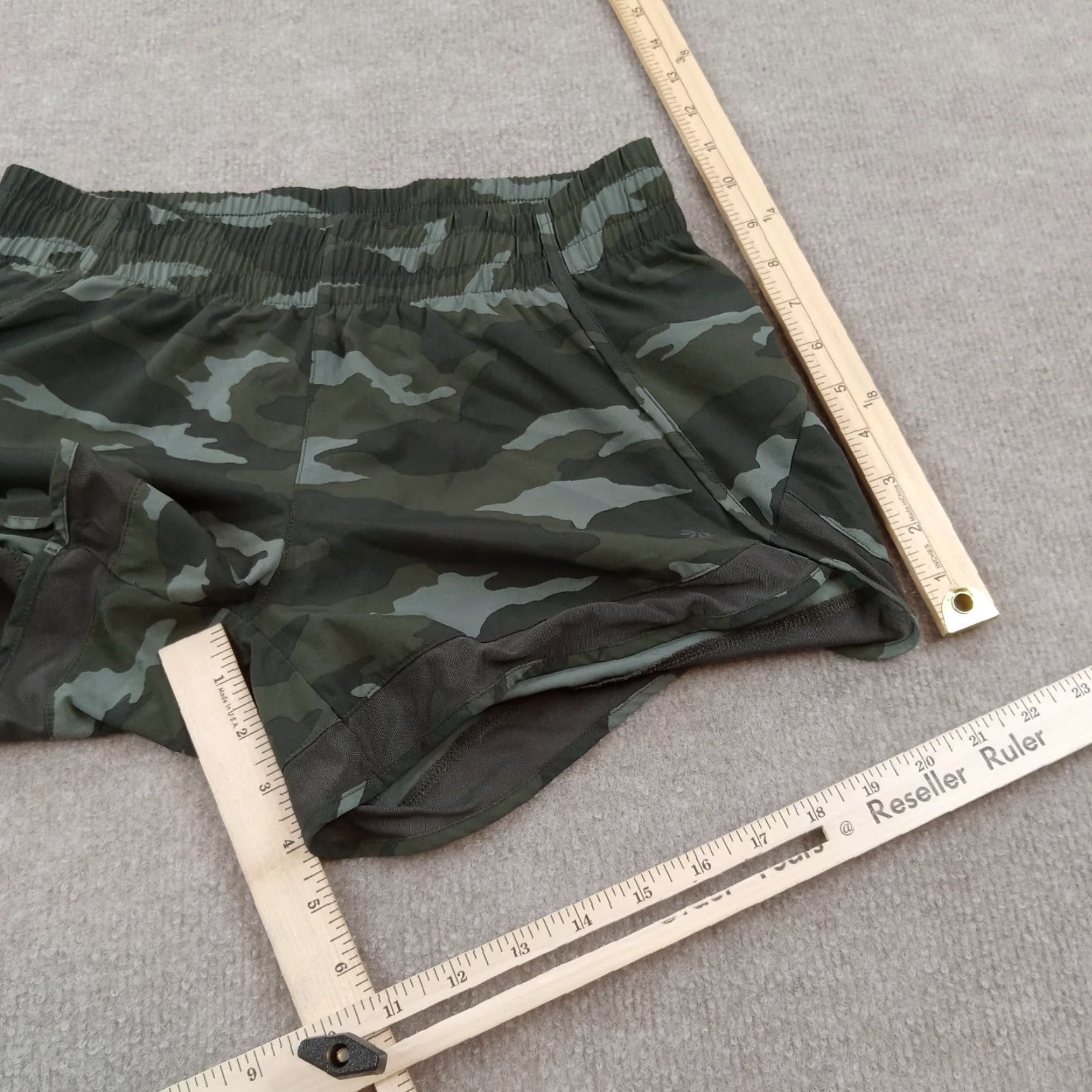 Athleta Athleta Womens Extra Small XS Green Camo Athletic Shorts Elastic Waist Size 26" / US 2 / IT 38 - 2 Thumbnail