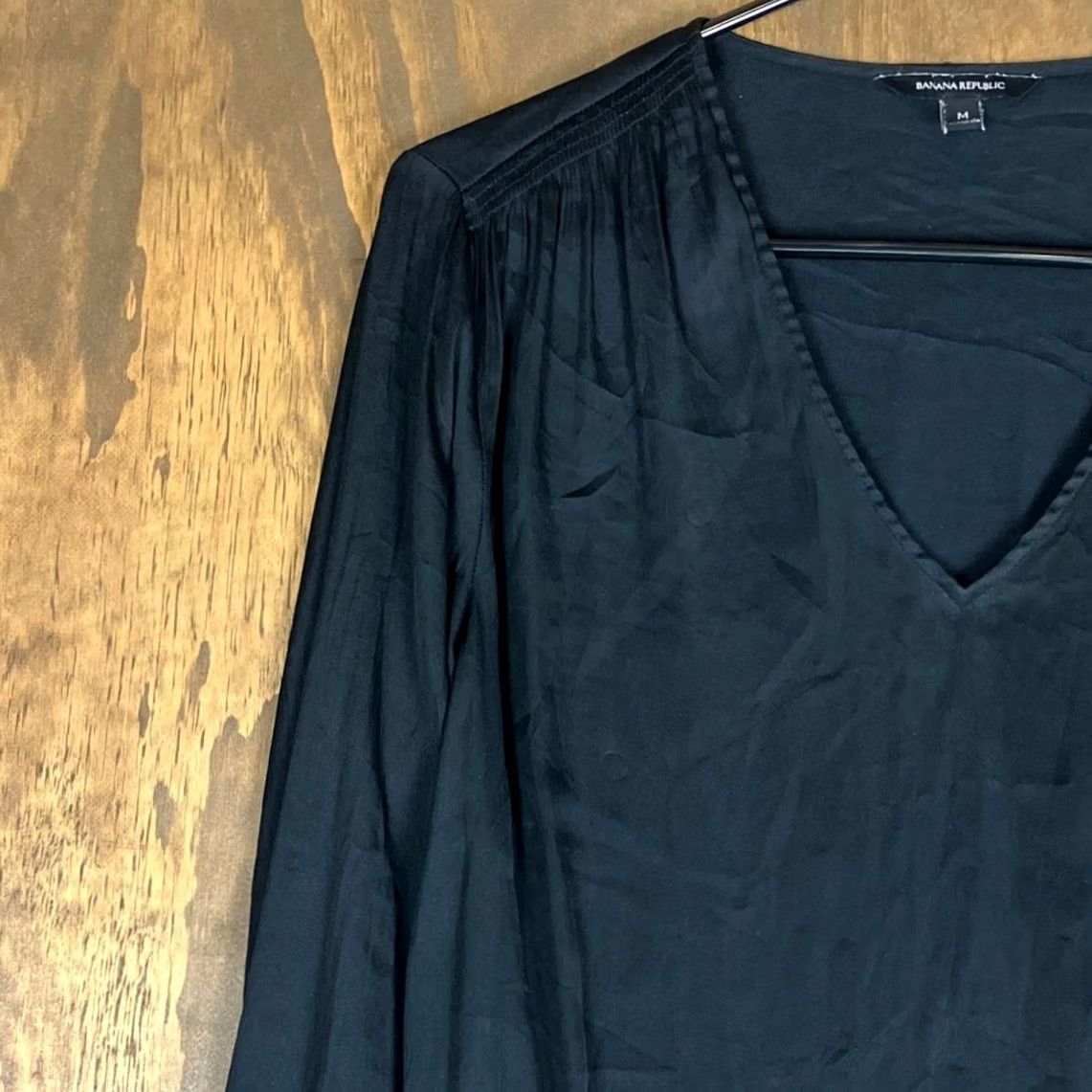 Banana Republic Banana Republic Blouse Black V-Neck Long Sleeve Sheer Lightweight M Women’s Shirt Size M / US 6-8 / IT 42-44 - 4 Thumbnail