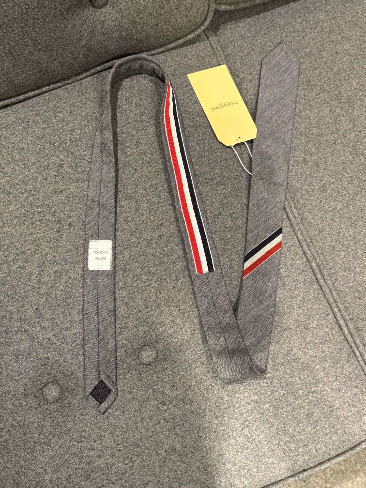 Thom Browne Thom Browne Classic 3-Color Stripe Tie Medium Gray Size ONE SIZE - 2 Thumbnail