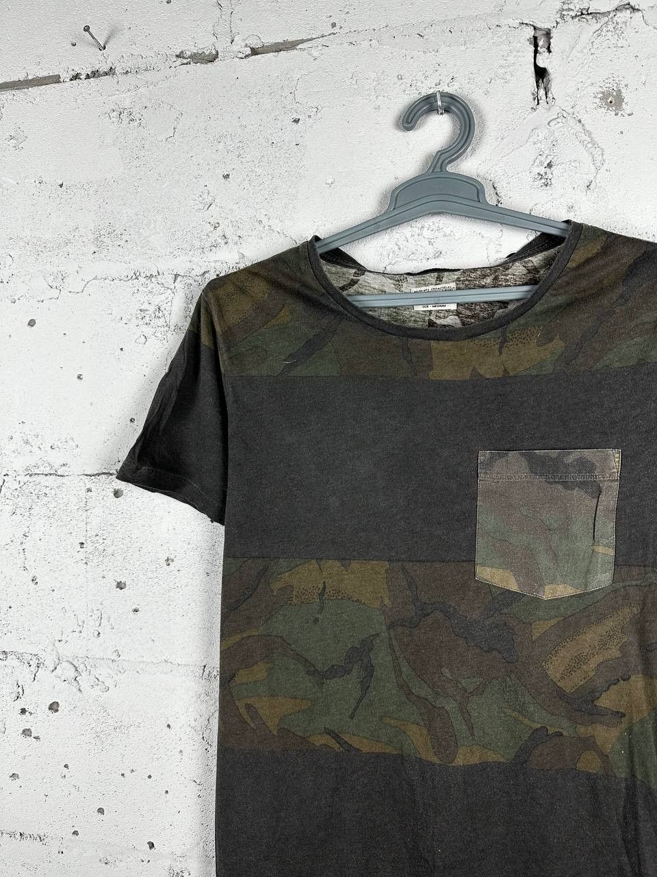 Allsaints Allsaints Y2K Vintage Rare T-Shirt Camo Military Style Size US M / EU 48-50 / 2 - 3 Thumbnail