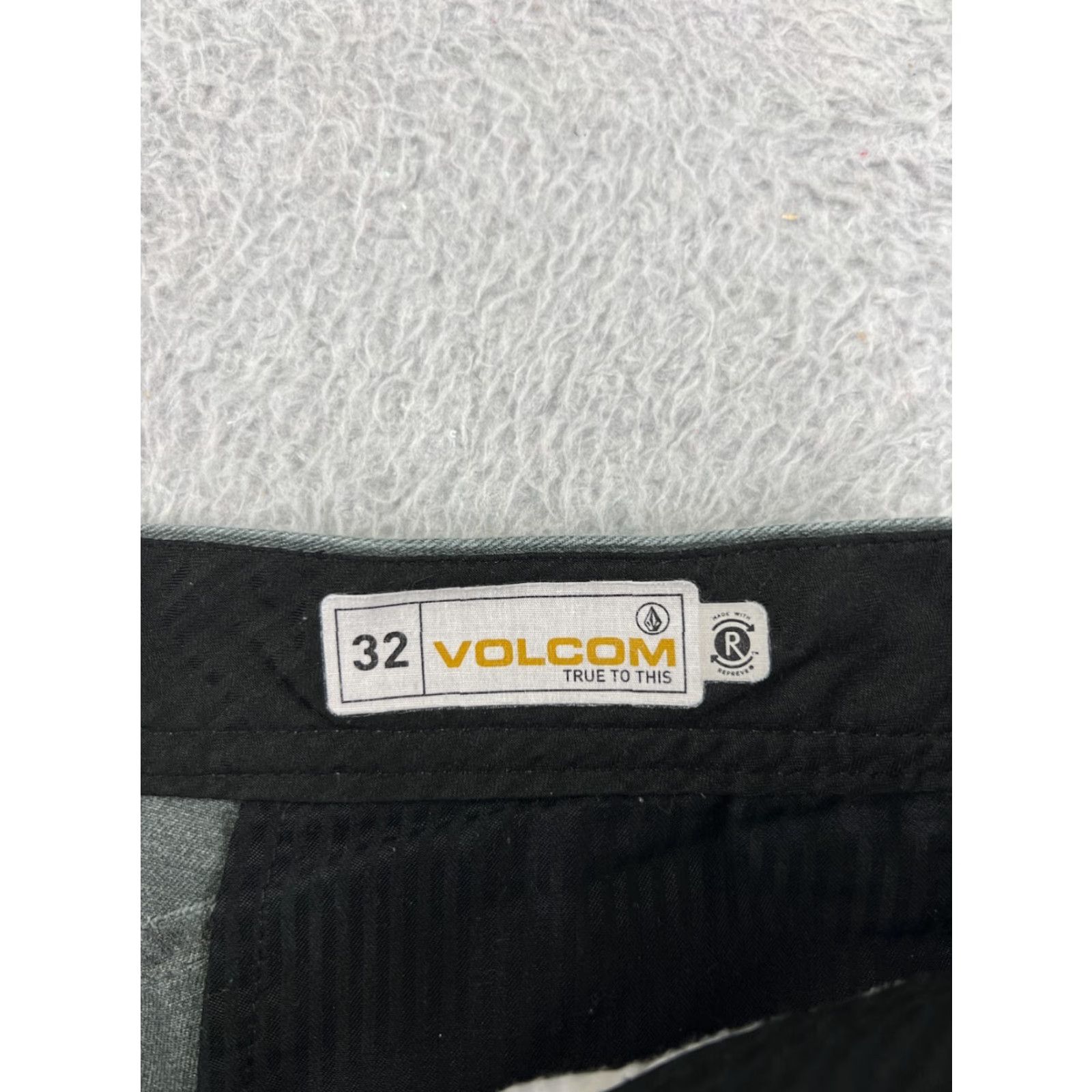 Volcom Volcom Shorts Mens 32 Gray Polyester Blend Skate Baseball Beach Chino Zip Fly Size US 32 / EU 48 - 3 Thumbnail