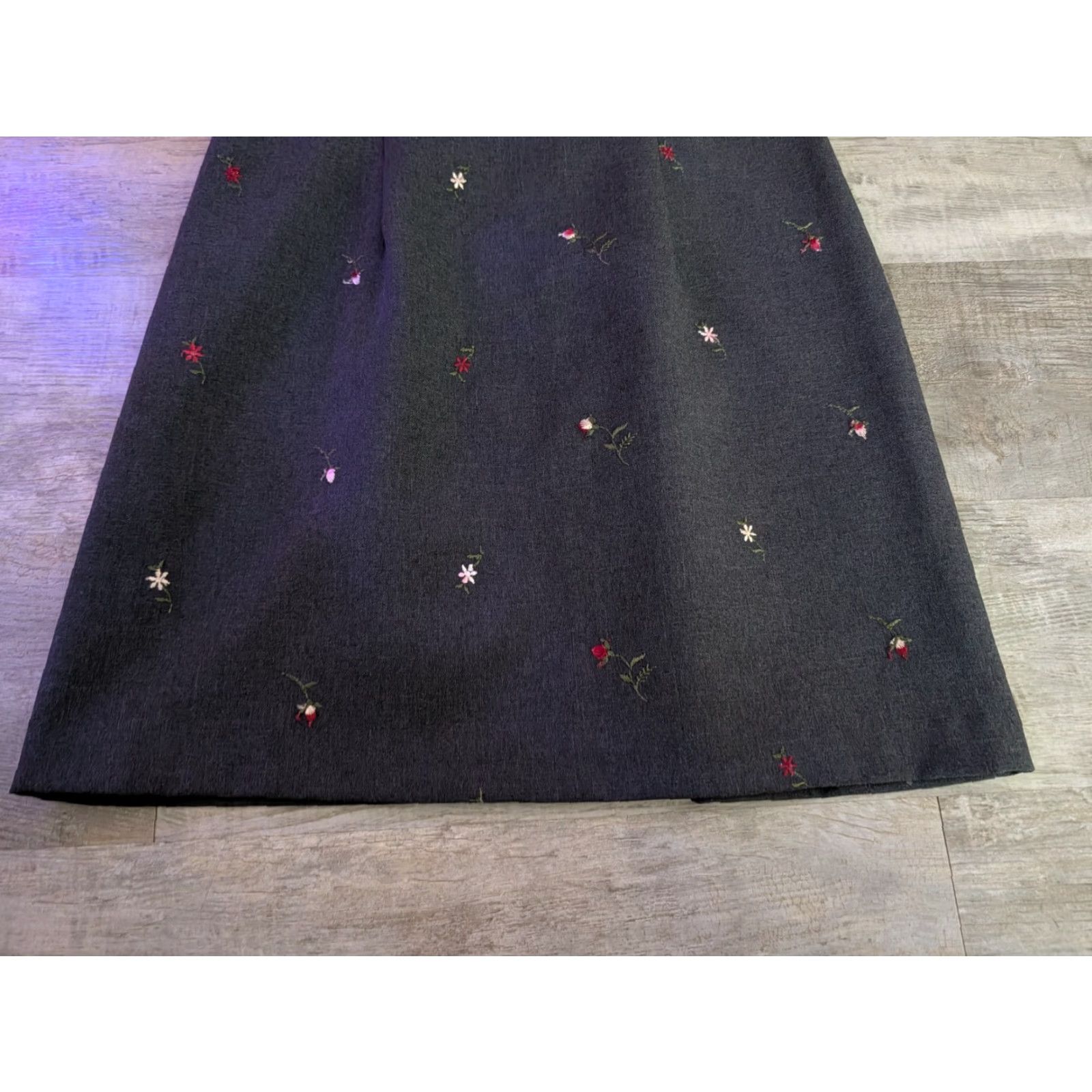 Vintage VINTAGE City Triangles Dress 7 Women Knee Length A-Line Charcoal Embroidered Flowers 90s Beach Flower Cotton Polyester Spandex USA Made EUC Size M / US 6-8 / IT 42-44 - 2 Thumbnail