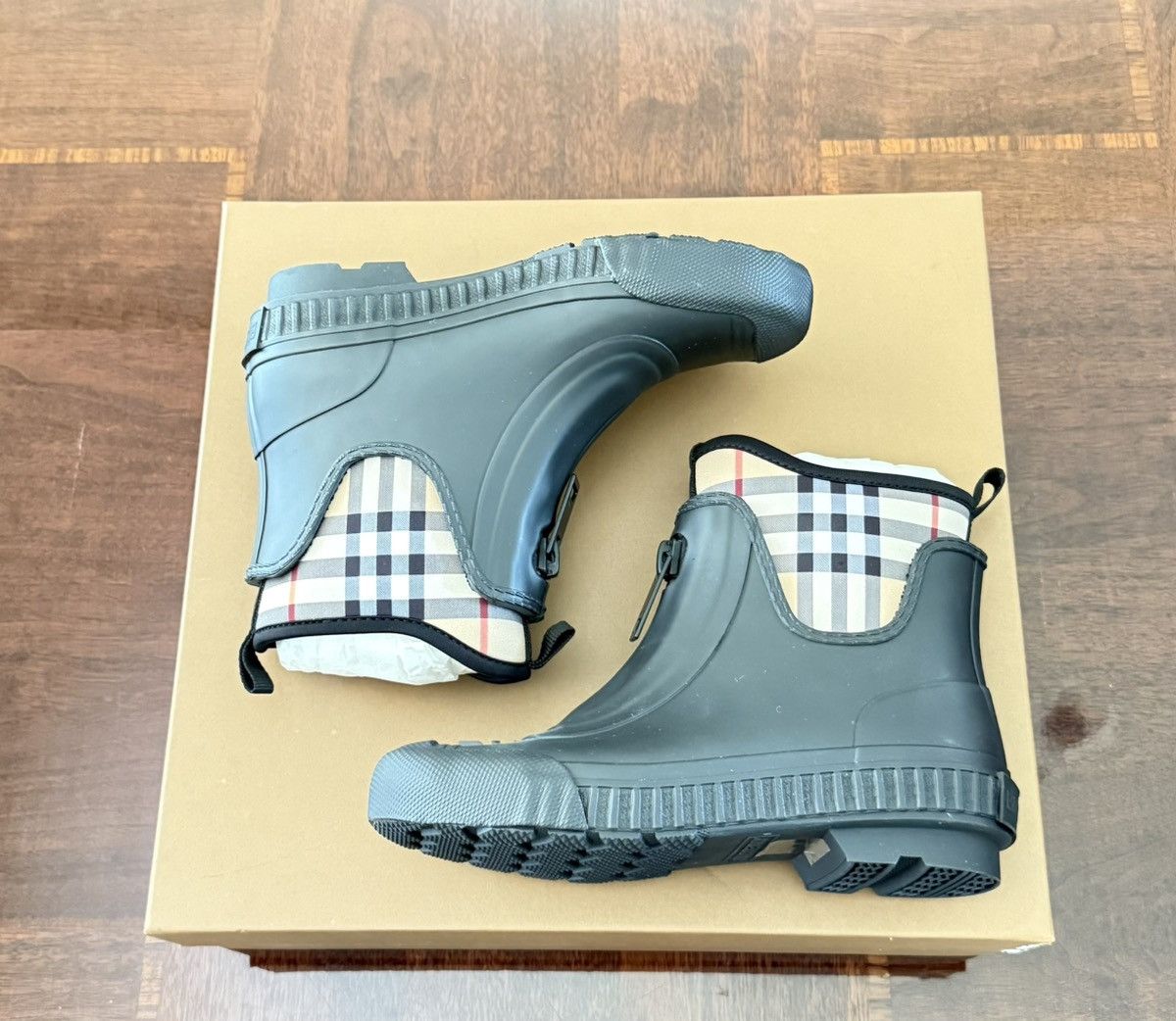Burberry Burberry Classic Boots Size US 5 / IT 35 - 2 Thumbnail