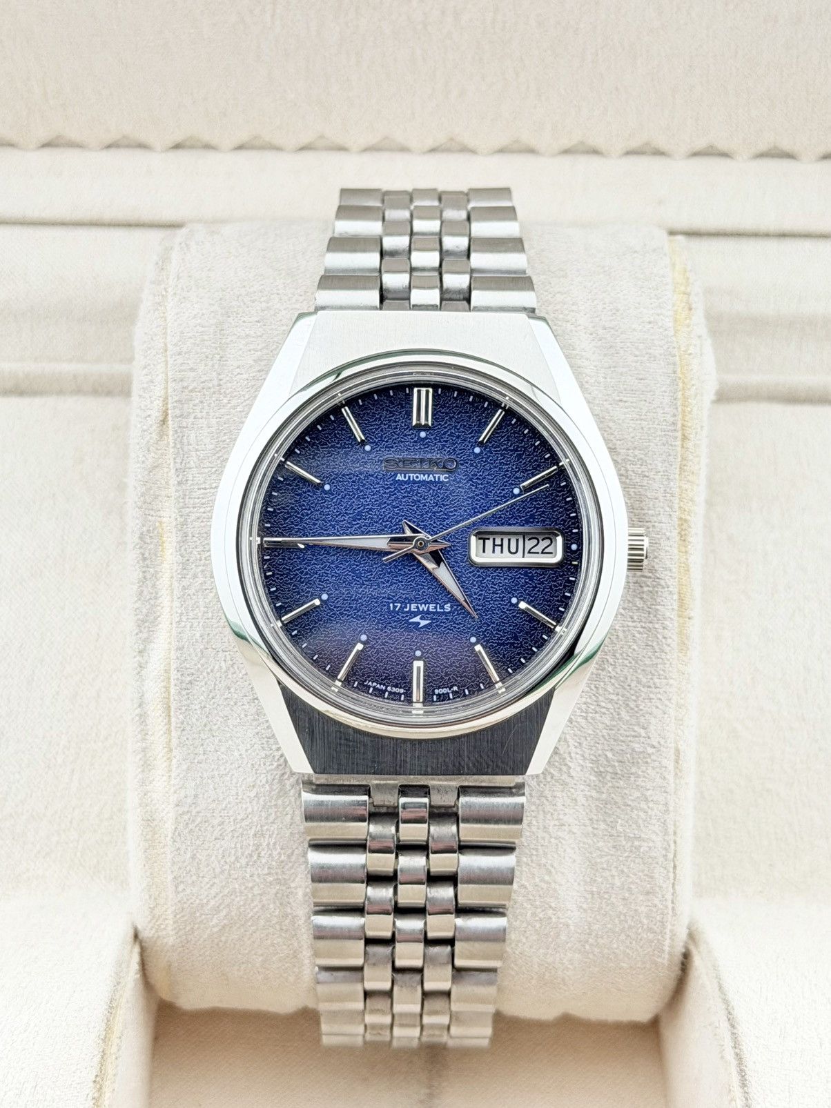 Seiko Seiko 5 Watch Automatic Blue Textured Dial Day Date Size 36 - 1 Thumbnail