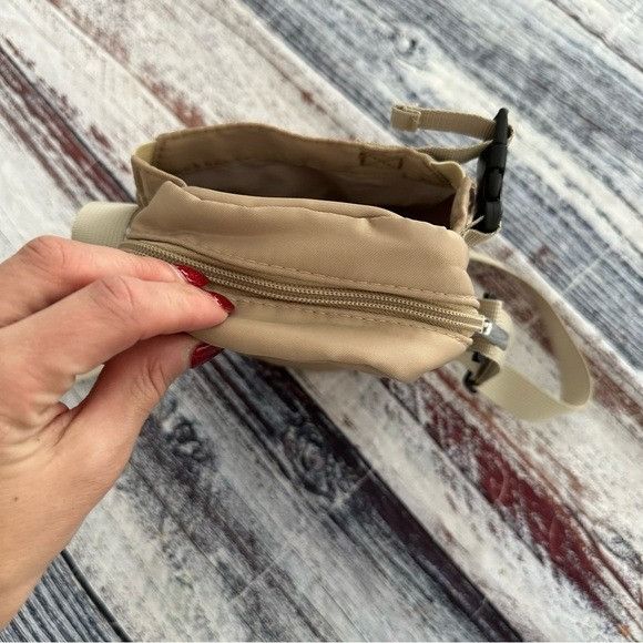 Fabletics Fabletics Beige Nylon Purse Bag Size ONE SIZE - 2 Thumbnail