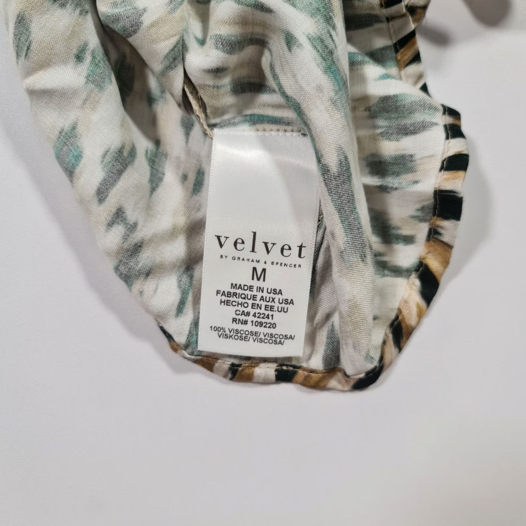 Velvet Velvet by Graham & Spencer Blouse Womens Brown Animal Print Satin V-Neck Long Sleeve M Multicoloured Satin Dry Clean Only United States Vintage No Size M / US 6-8 / IT 42-44 - 7 Thumbnail