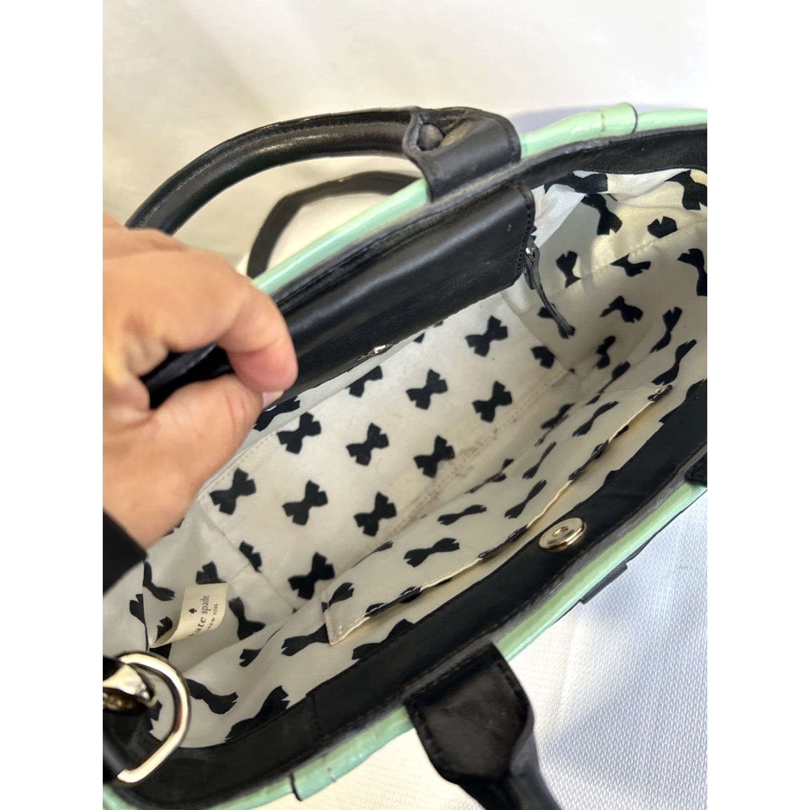 Vintage kate spade new york CHELSEA PARK Bag PATENT LEATHER GIGI Mint Green Black Crossbody Ladies Medium Bag Size M / US 6-8 / IT 42-44 - 7 Thumbnail