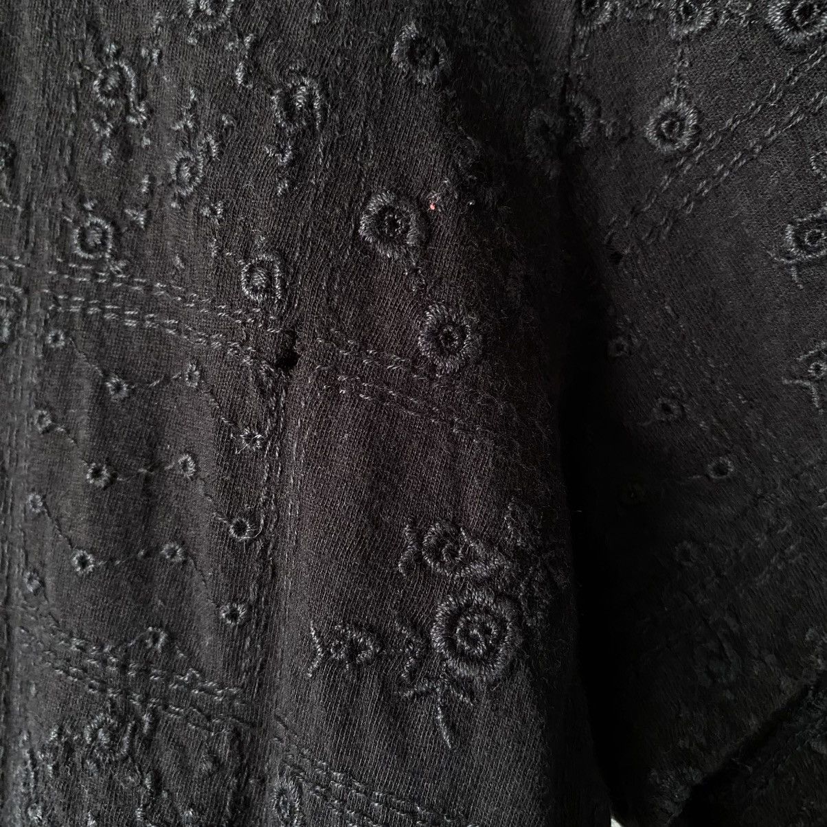 Comme des Garcons COMME des GARCONS Black Embroidered Cutout Short-Sleeve Top Size M / US 6-8 / IT 42-44 - 4 Thumbnail