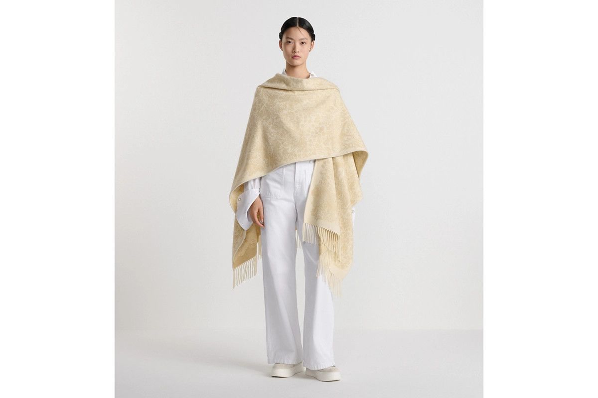Dior o1bcso1str0226 Size:OS/The World Poncho in Golden Size ONE SIZE - 5 Thumbnail