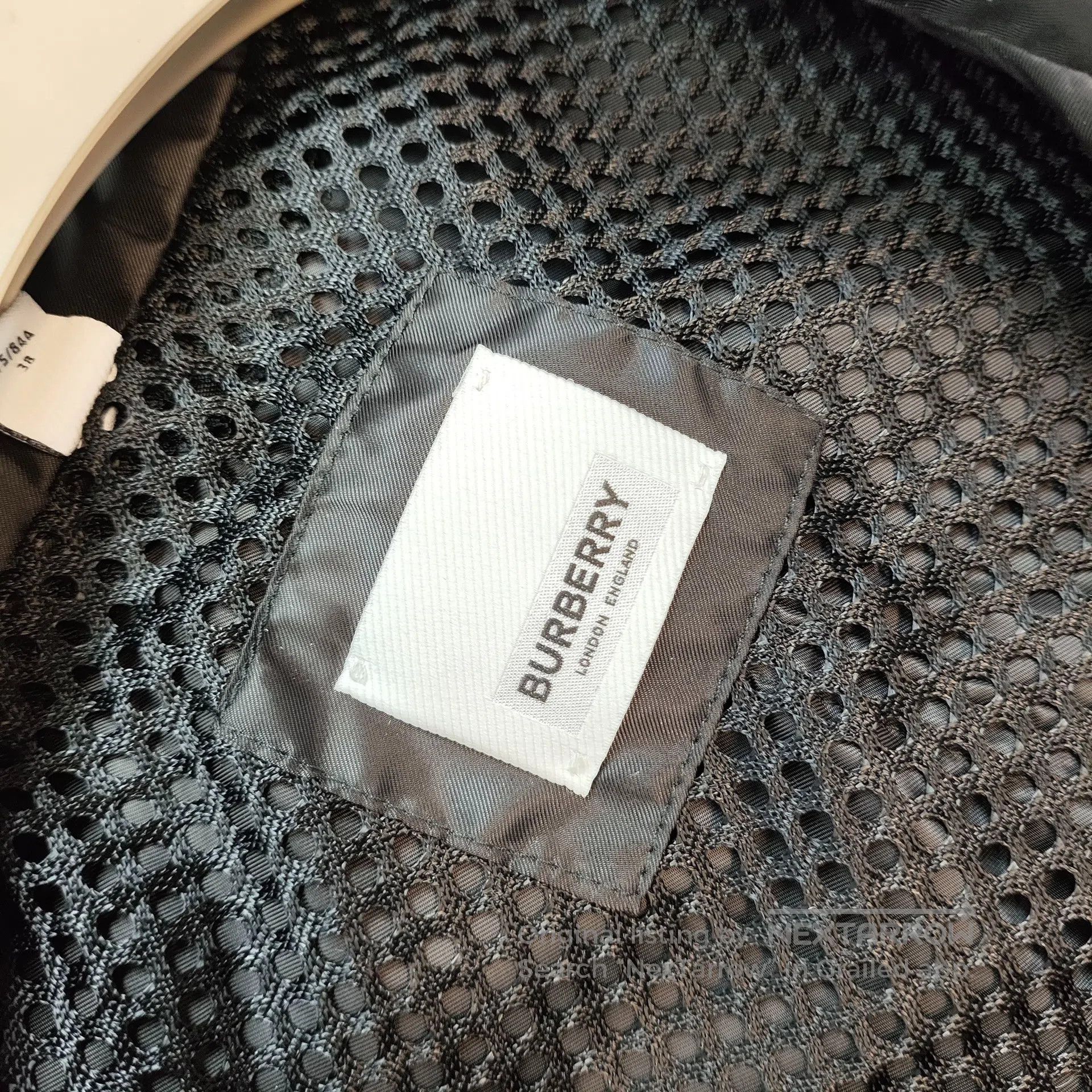 Burberry Burberry Fiber windbreaker size 38 black| Size XS / US 0-2 / IT 36-38 - 3 Thumbnail