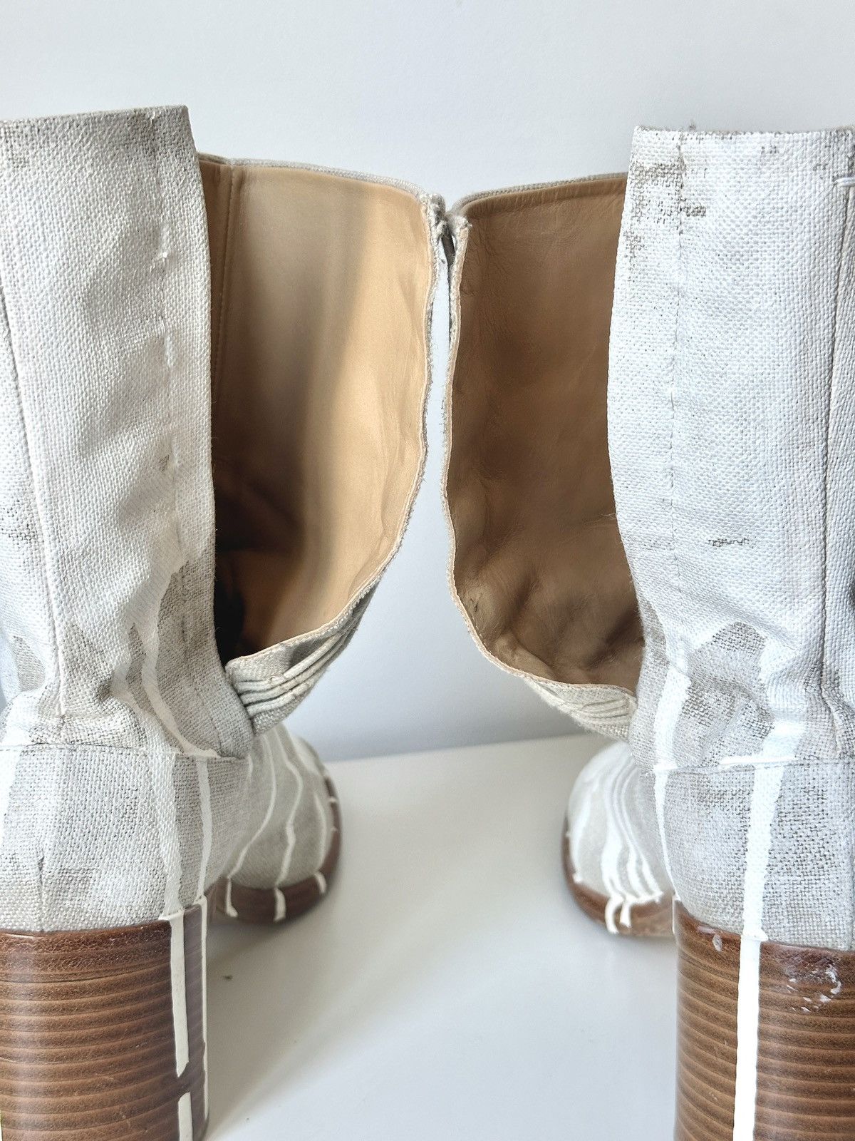 Maison Margiela Maison Martin Margiela white Tabi paint splatter boot Size US 10 / EU 43 - 6 Thumbnail