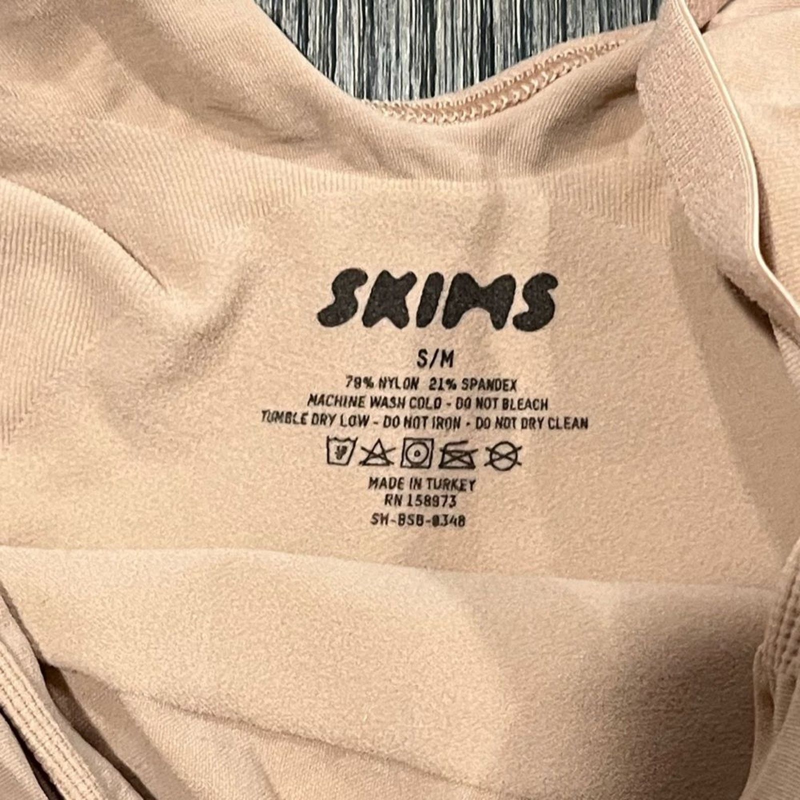 SKIMS NWOT Skims Sculpting Bodysuit - Size S/M Size ONE SIZE - 3 Thumbnail