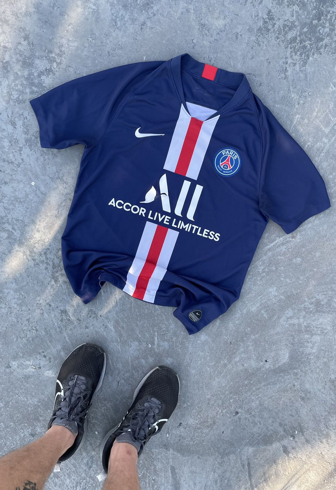 Nike Vintage Nike Paris Saint Germain 2019/20 Soccer Jersey Y2K Size US M / EU 48-50 / 2 - 1 Thumbnail