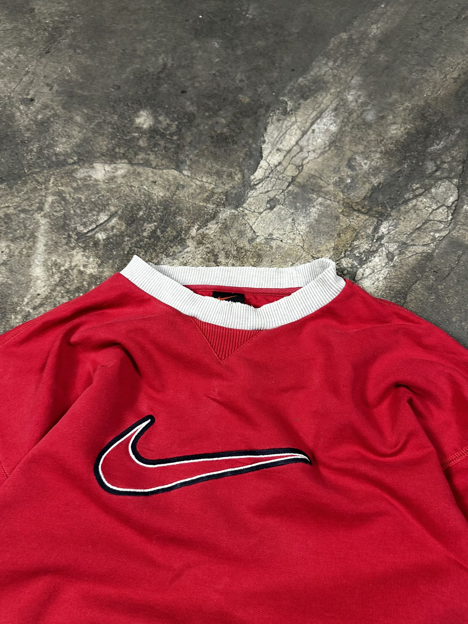 Nike 90s Nike Swoosh Distressed Boxy Crewneck Vintage Size US L / EU 52-54 / 3 - 5 Thumbnail
