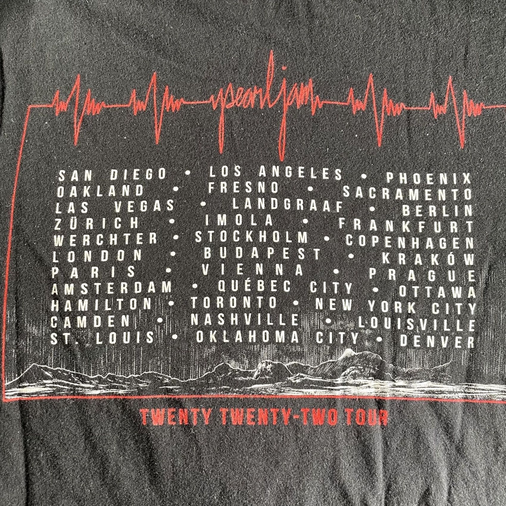Vintage Pearl Jam Shirt Mens Small Black 2022 Tour Heartbeat Meteor Graphic Band Tee Size US S / EU 44-46 / 1 - 5 Thumbnail