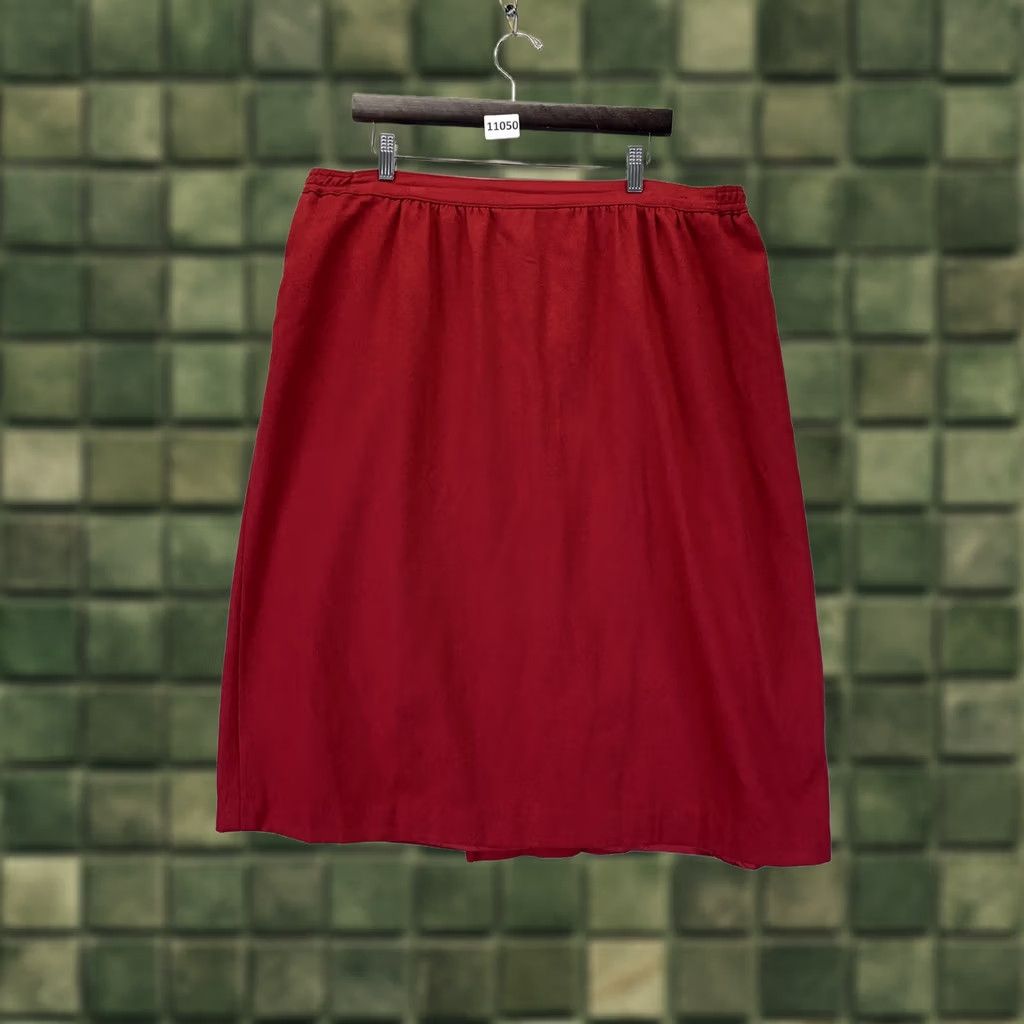 Vintage VINTAGE Red Wool Straight Skirt Womens Size 24 Knee Length 80s 24 Womens Skirt Size 42" / US 20 - 1 Thumbnail