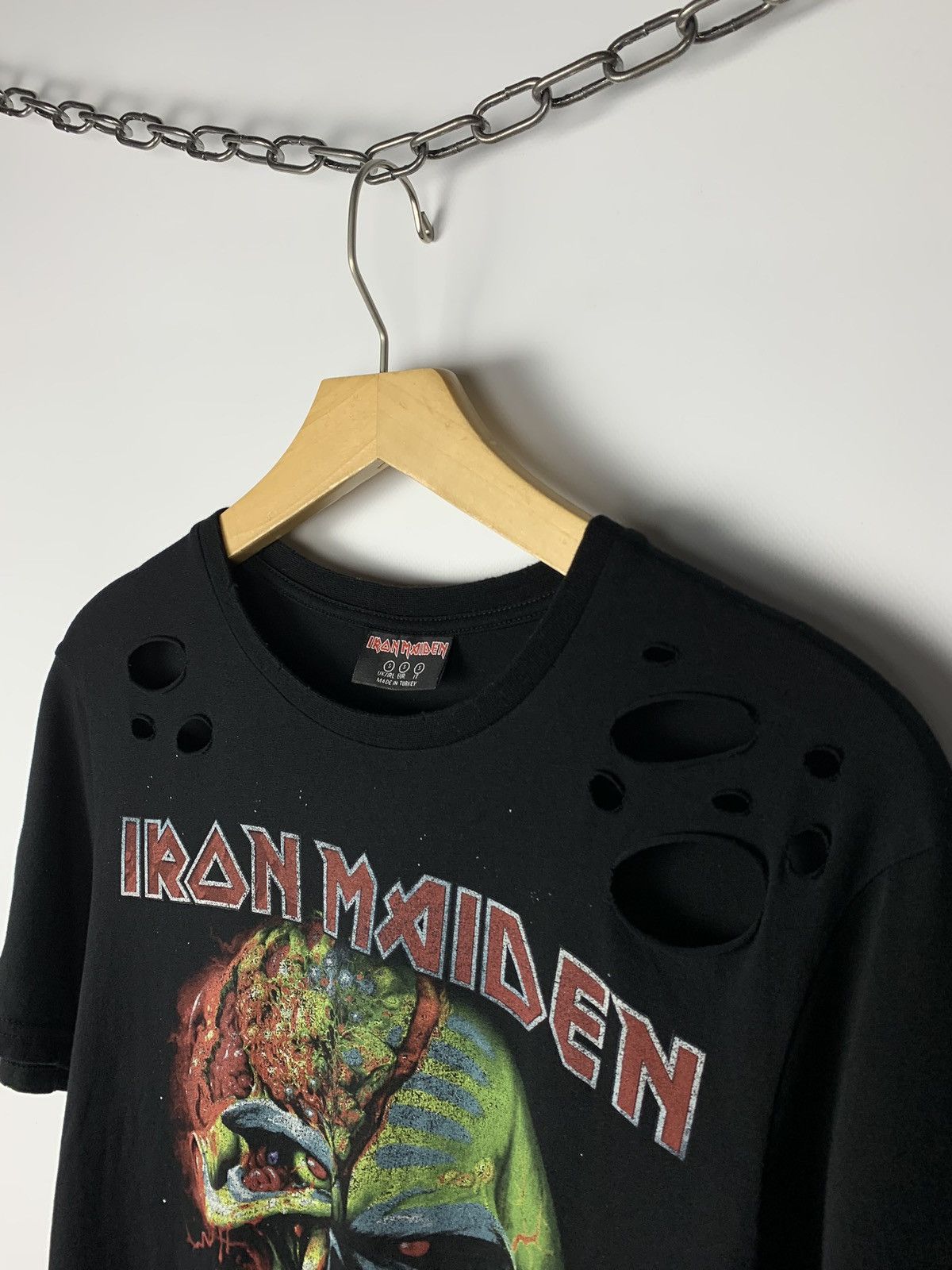 Band Tees Vintage Y2K Iron Maiden Skulls Tee Distressed T-Shirt Size S Size US S / EU 44-46 / 1 - 2 Thumbnail