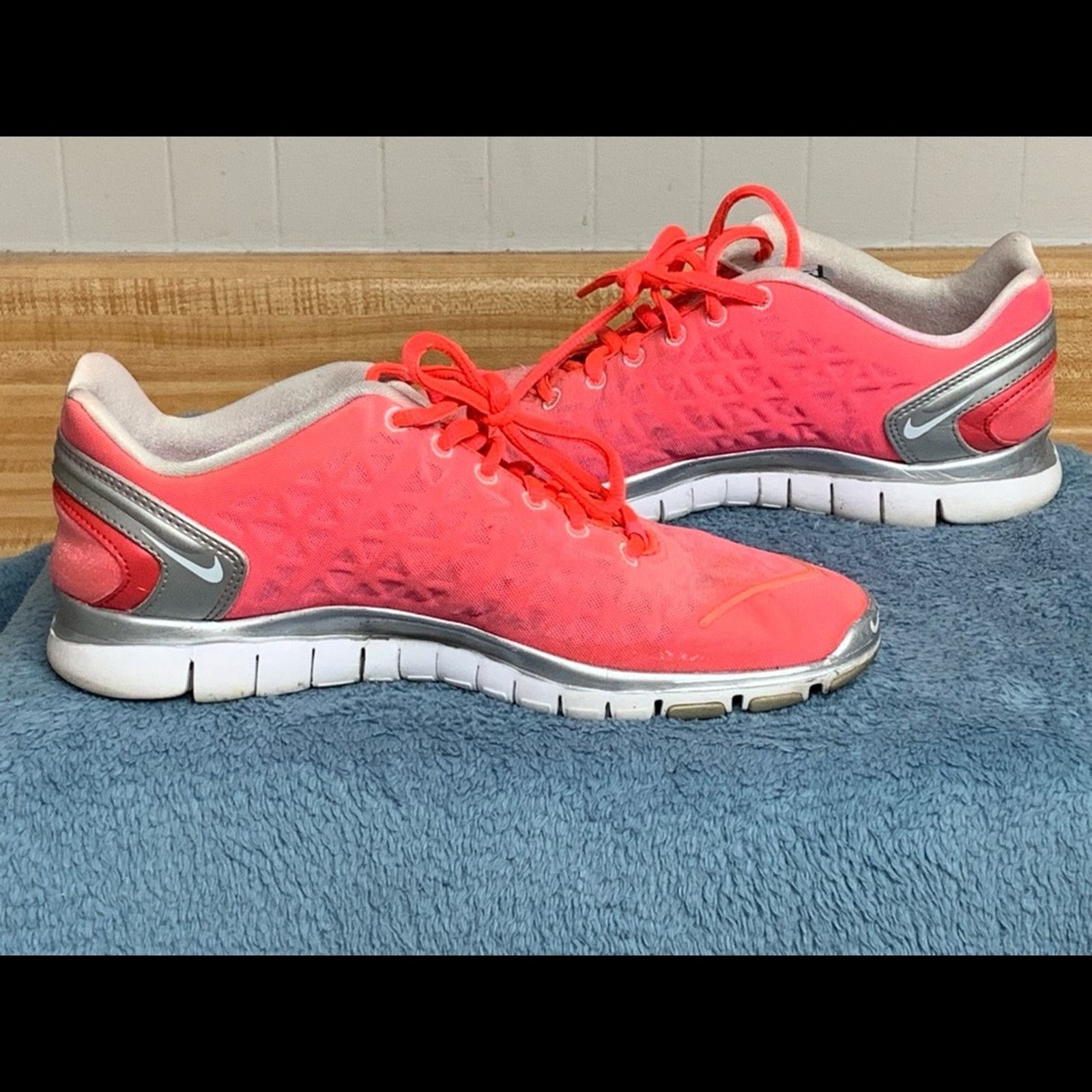 Nike NIKE FREE FIT 2 TRAINING SHOES PINK SIZE 7 GREAT CONDITION Size US 7 / IT 37 - 2 Thumbnail