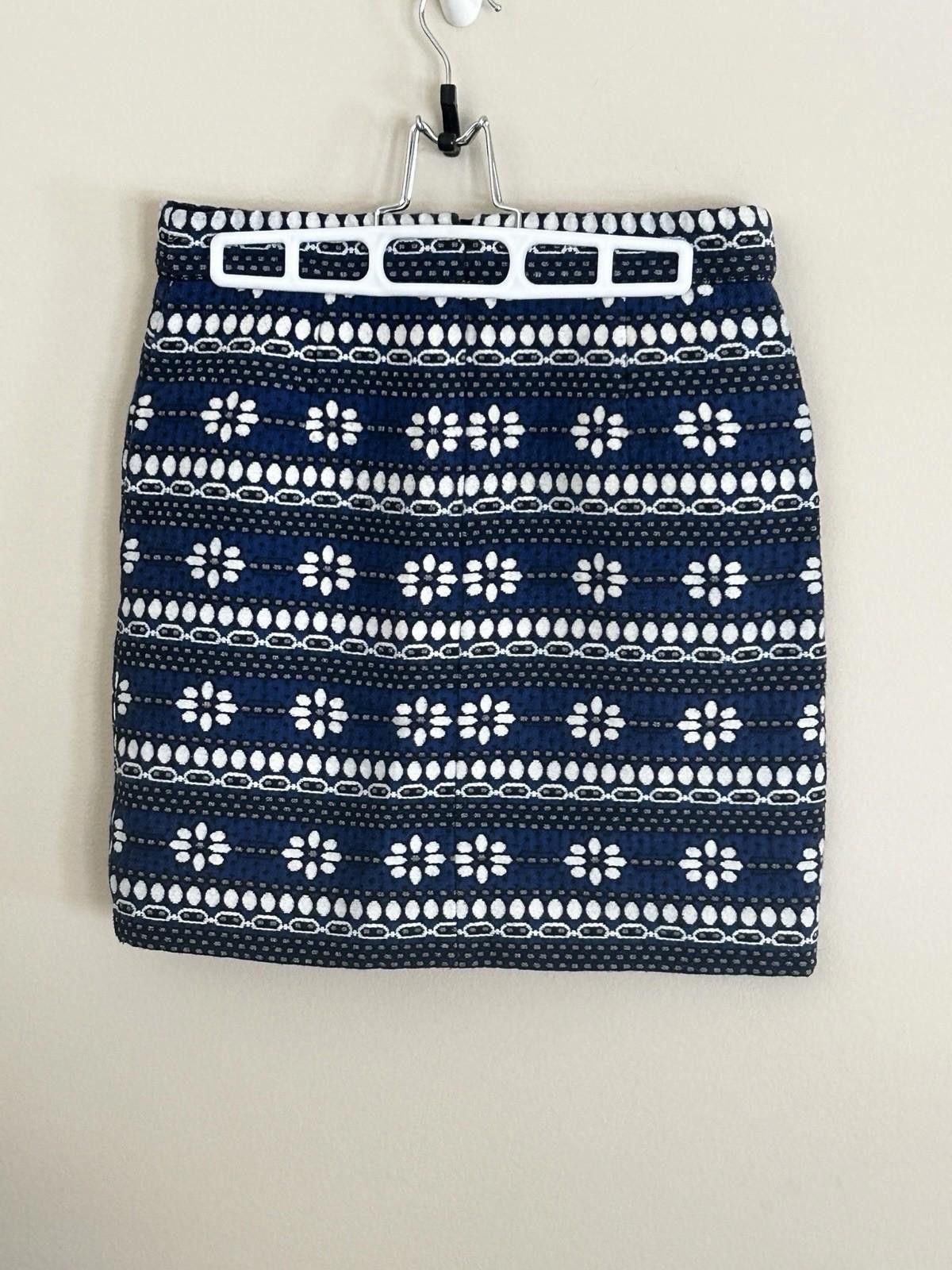 J.Crew J Crew Tapestry-style woven geometric Floral Skirt sz 00 Size 24" / US 00 / IT 34 - 3 Thumbnail