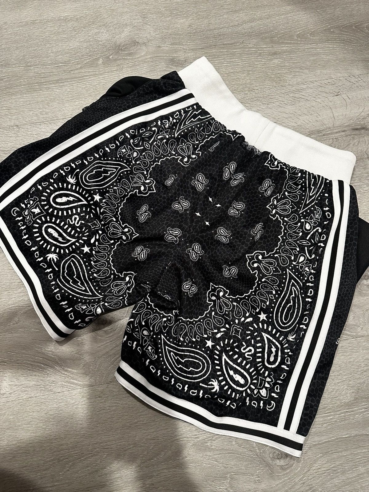 Collect and Select Collect & Select Paisley Swingman Shorts Size US 34 / EU 50 - 3 Thumbnail