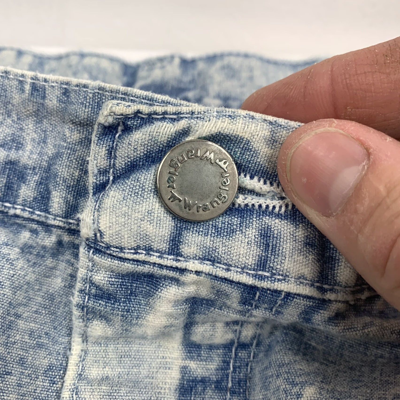 Wrangler VINTAGE Wrangler Jeans Adult 36 Blue Faded Worn Thrashed Made in USA 80s 90s Size US 36 / EU 52 - 3 Thumbnail