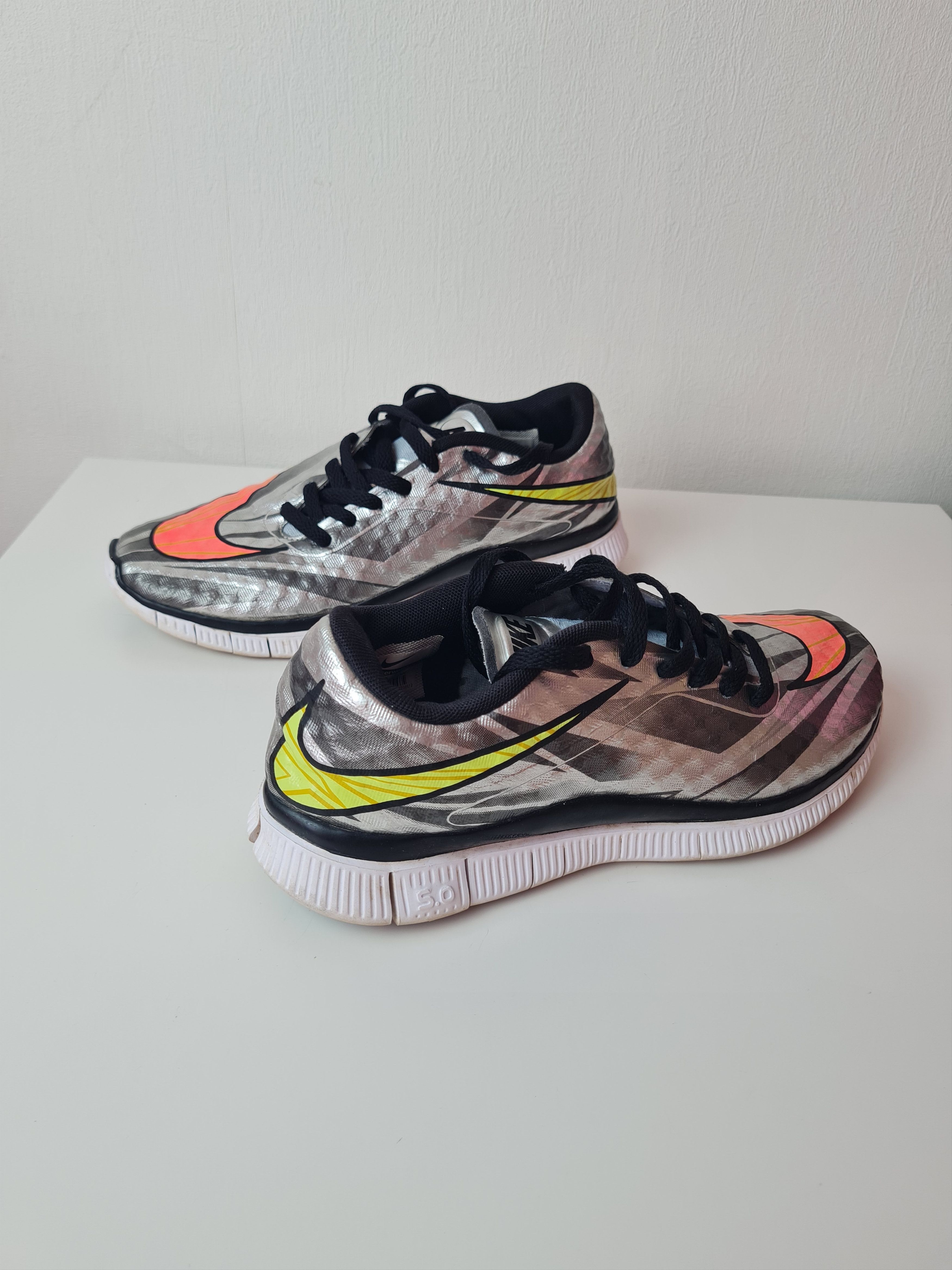Nike Nike free hypervenom (GS) trainers 705390 002 sneakers shoes Size US 6 / EU 39 - 4 Thumbnail