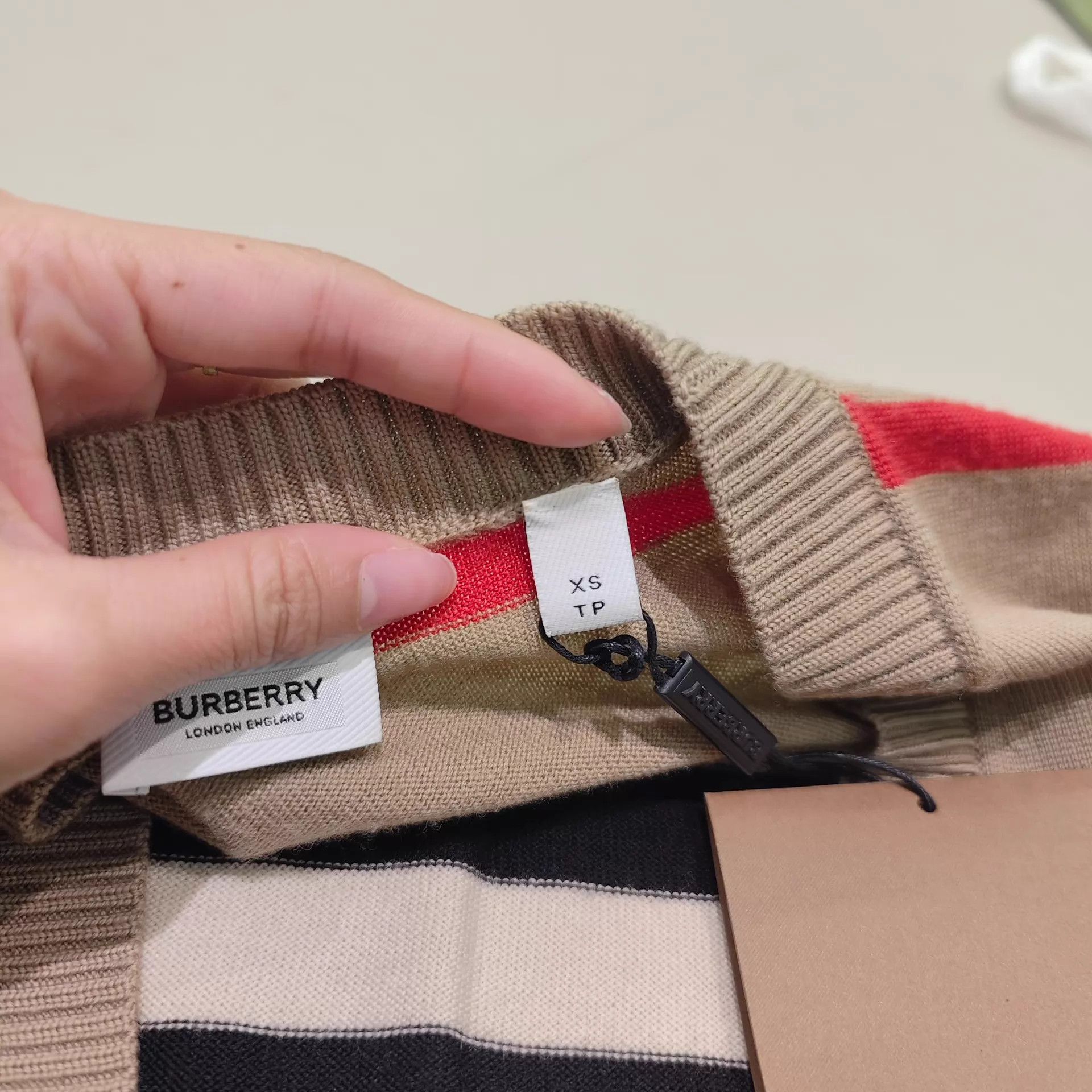 Burberry Burberry Plaid Cardigan XS New With Tags Size XS / US 0-2 / IT 36-38 - 7 Thumbnail