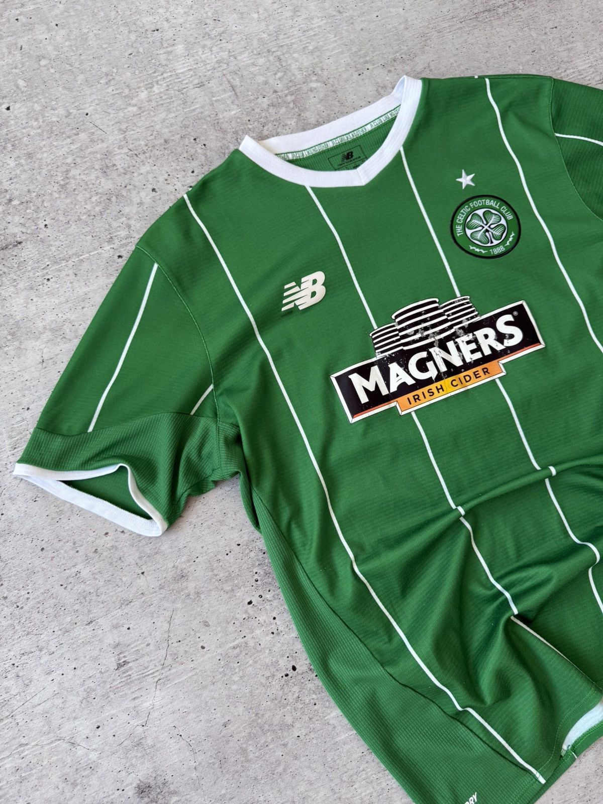 New Balance New Balance Celtic 2015/2016 Away Jersey Size US L / EU 52-54 / 3 - 4 Thumbnail
