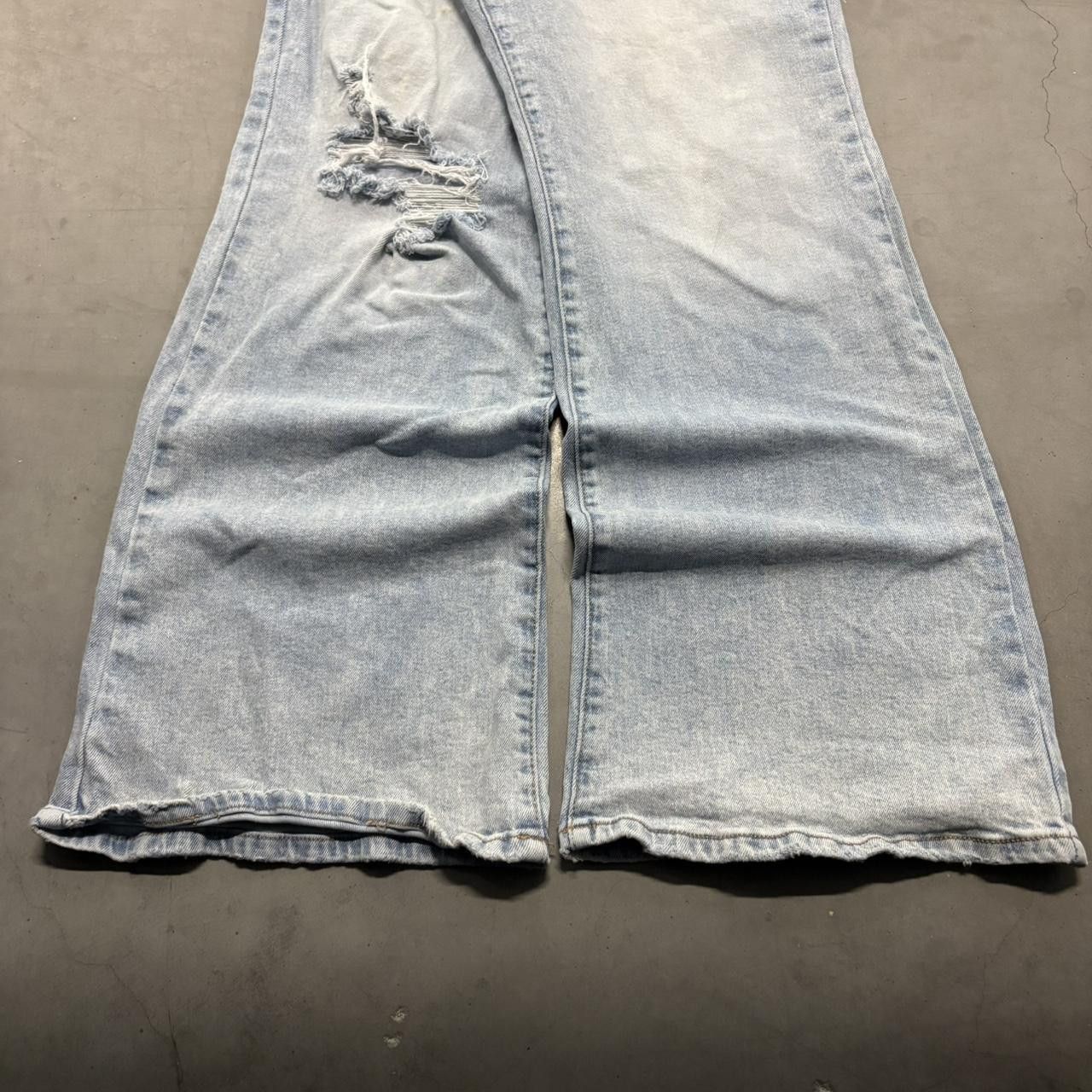 Vintage Crazy Vintage Y2K/2000s Baggy Wideleg Ripped Light Blue Wash Denim Jeans! Size US 30 / EU 46 - 3 Thumbnail