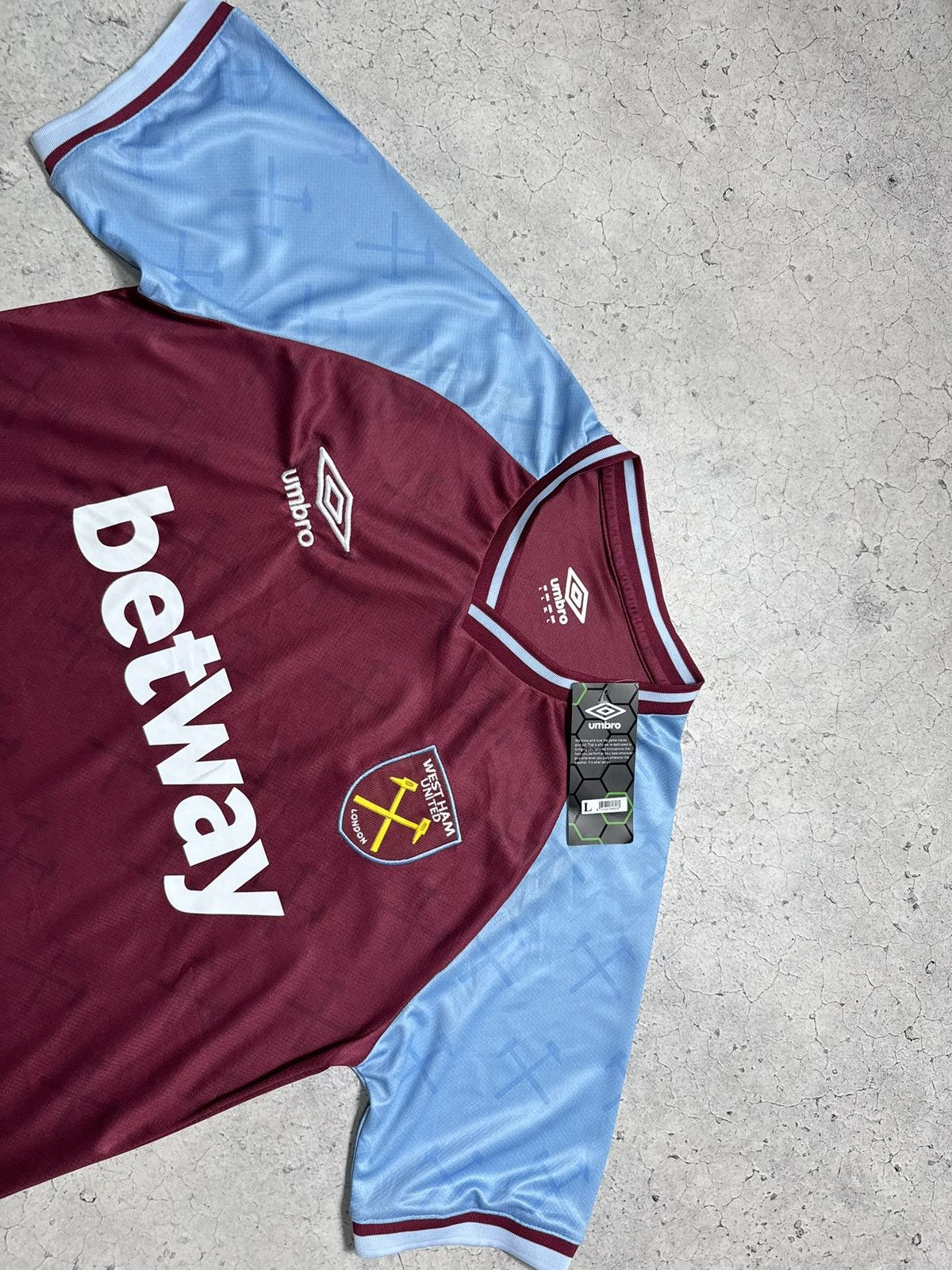 Umbro Umbro FC West Ham United 2023/2024 Soccer Jersey New Size US L / EU 52-54 / 3 - 6 Thumbnail
