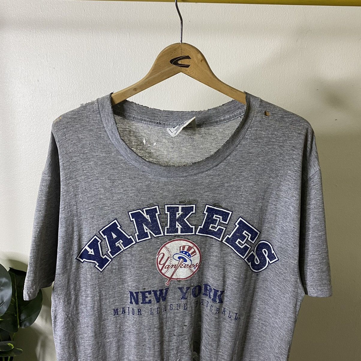 MLB × New York Yankees × Vintage Vintage 1990s NY Yankees MLB by Nutmeg Mills Distressed Tee Size US M / EU 48-50 / 2 - 2 Thumbnail