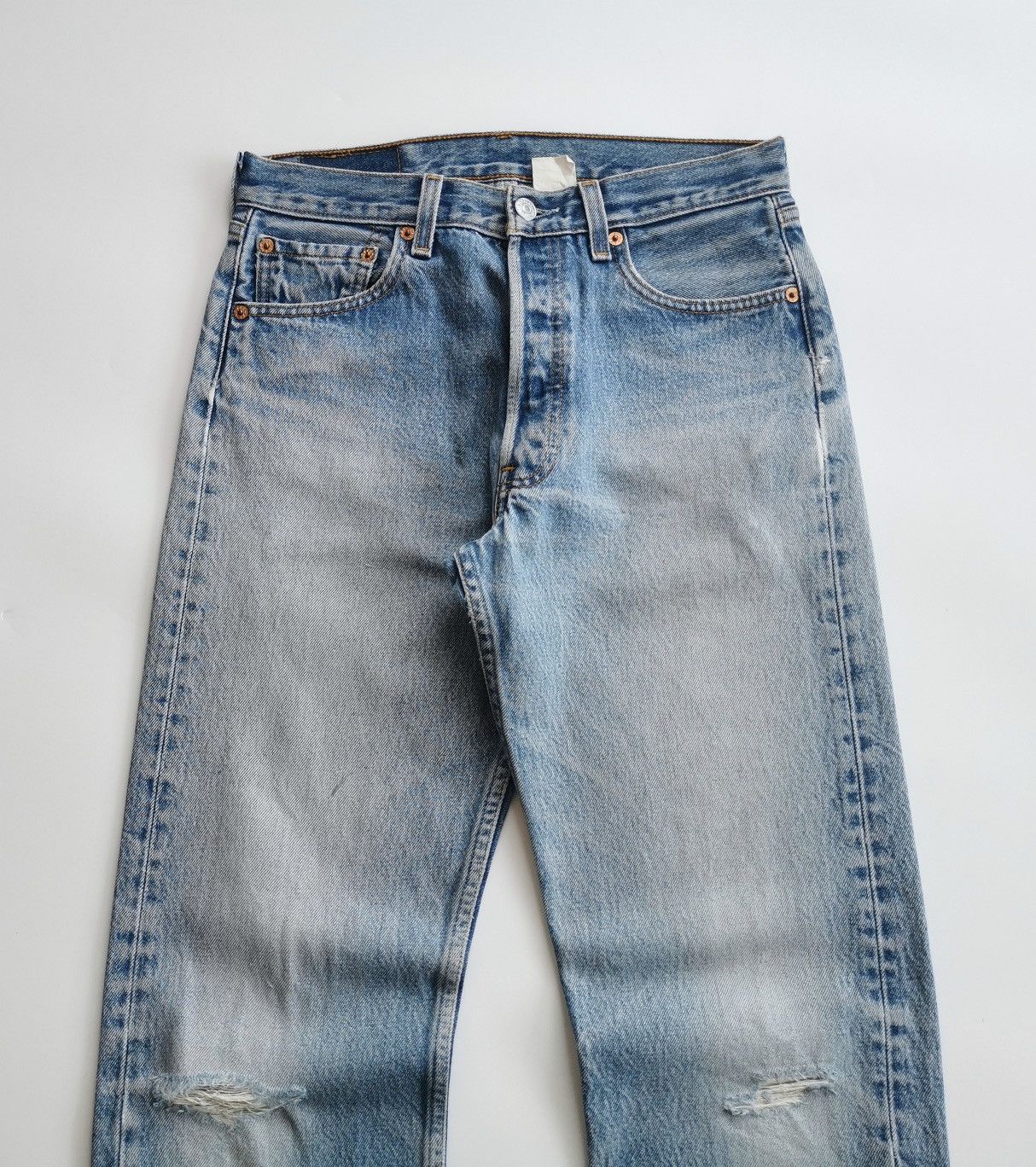 Vintage Vintage 90s Levis 501 Distressed Light Blue Faded Jeans Size US 28 / EU 44 - 3 Thumbnail