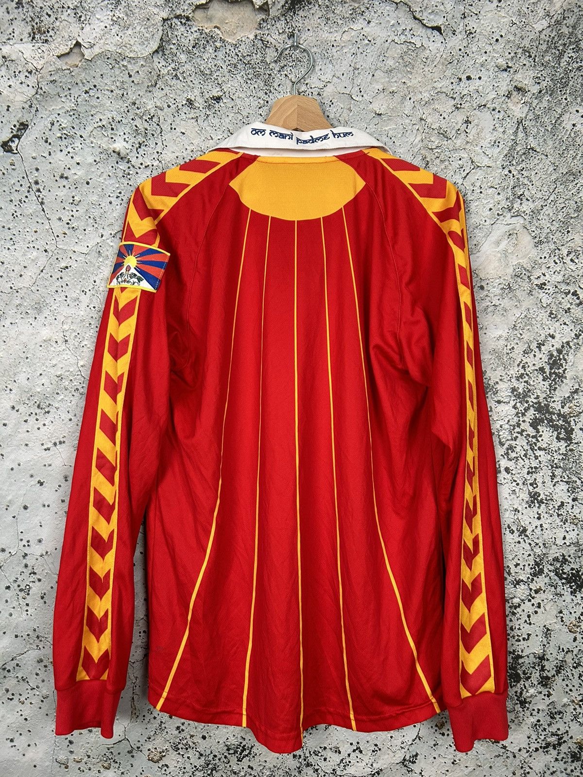 Hummel × Vintage Vintage Tibetan National Football Rare Soccer Jersey Hype Size US L / EU 52-54 / 3 - 4 Thumbnail