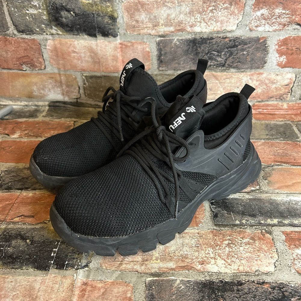 JIEFU Steel Toe Black Sneakers Size 44/ Men’s Size 9