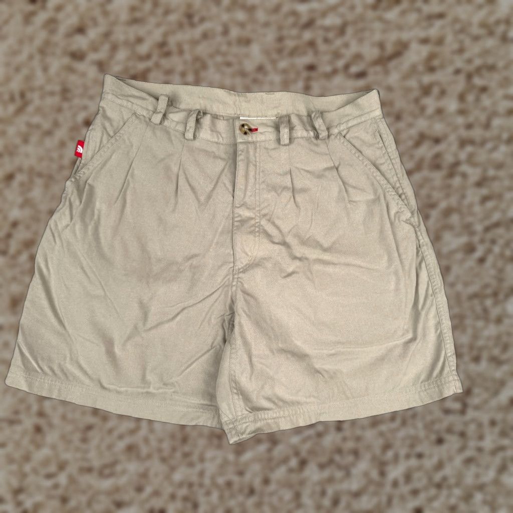 The North Face VINTAGE The North Face Shorts Men 34 Beige 100% Nylon Zip Pocket Pleated Hike 7" Size US 34 / EU 50 - 1 Thumbnail