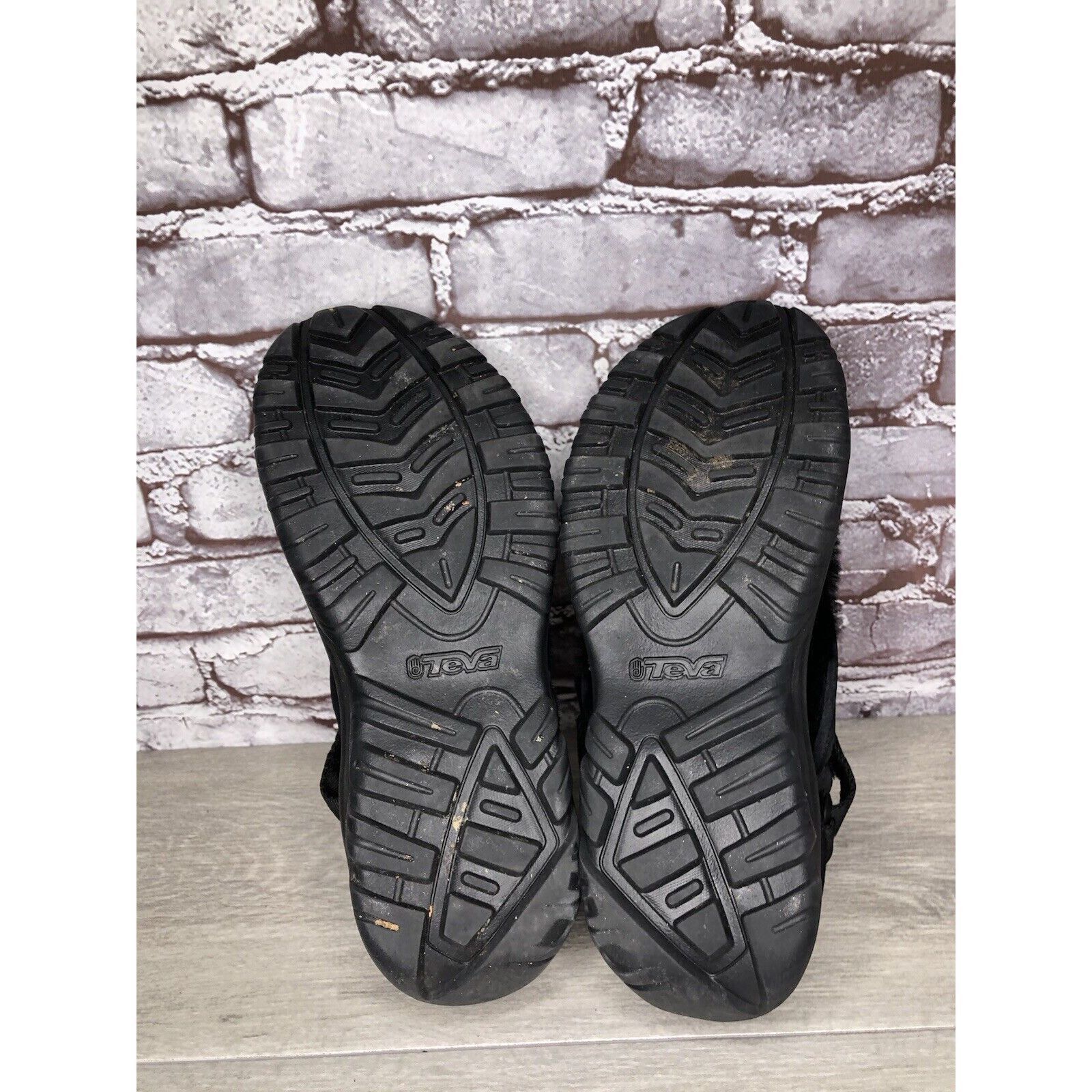 Ugg TEVA UGG COLLAB Black SHEEPSKIN Suede Strappy Outdoor Sandal Size US 10 / EU 43 - 16 Thumbnail