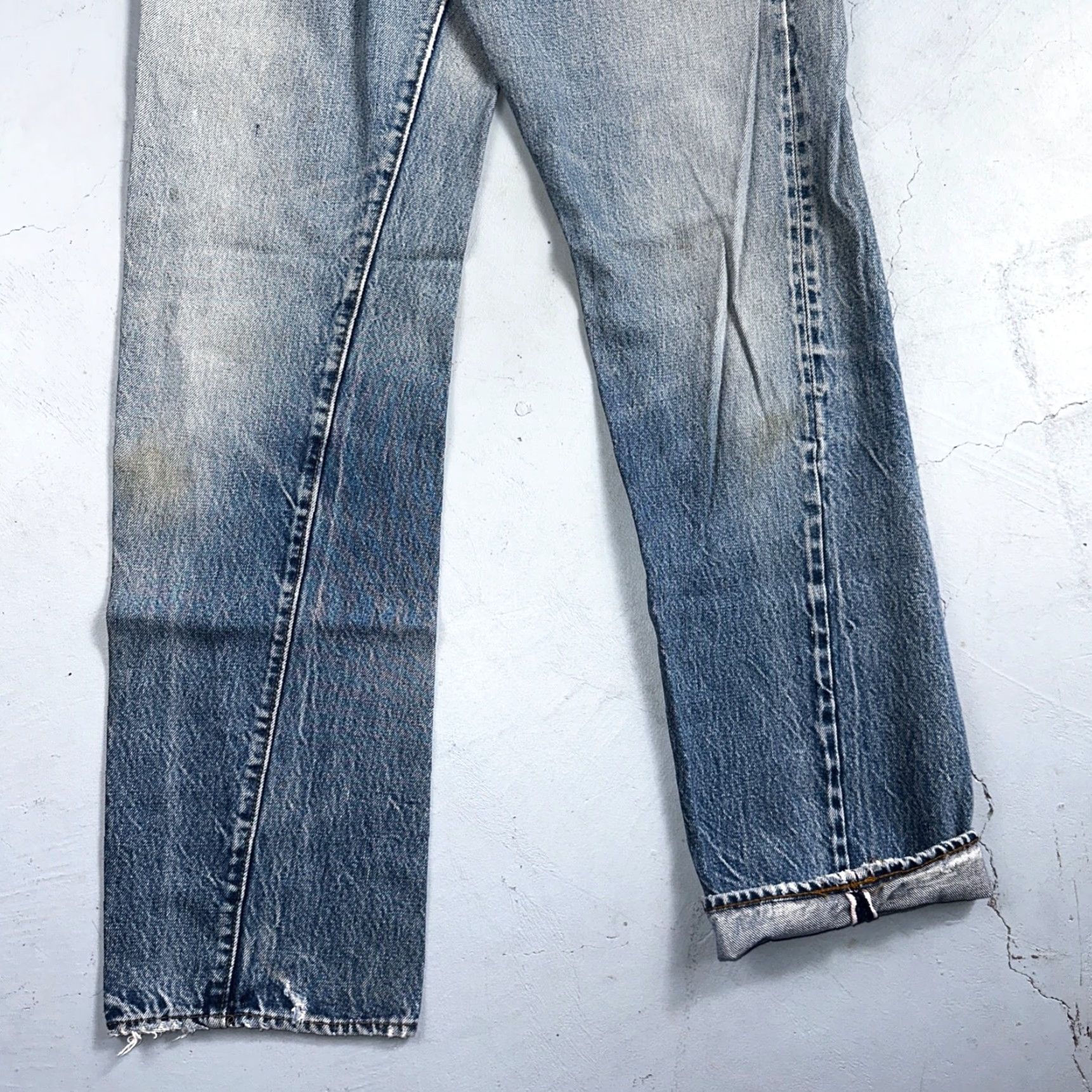 Levi's VINTAGE Levi's 501 XX Jeans Light Wash Redline Selvedge 80s Mid Rise 28x32 Distressed USA Mens Size US 28 / EU 44 - 3 Thumbnail