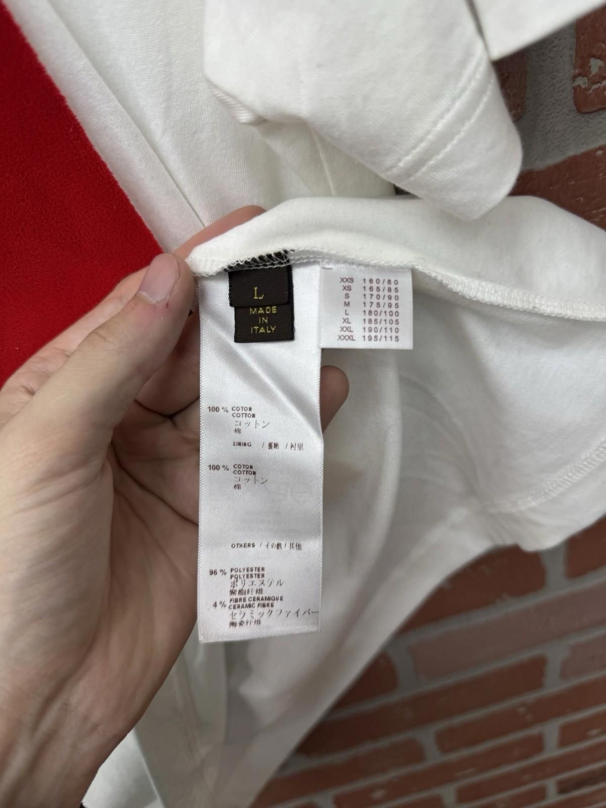 Louis Vuitton LOUIS VUITTON T-Shirt LV Tee Velvet Patch (Large) STAINS Size US L / EU 52-54 / 3 - 12 Thumbnail