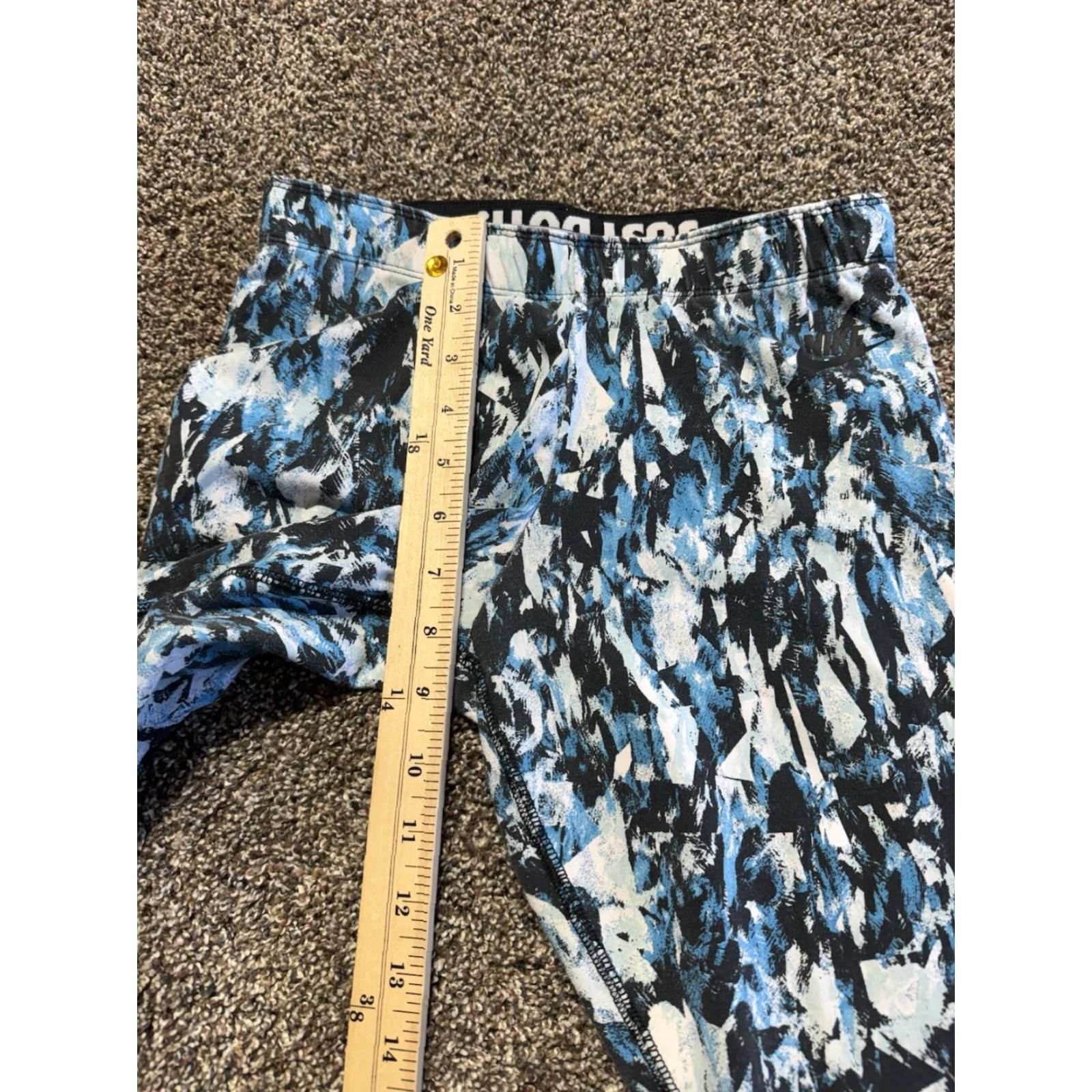 Nike Nike Leggings Women's Small Multicolor Under Armour f 2 Overstock? (Note: This seems wrong) Size 28" / US 6 / IT 42 - 7 Thumbnail